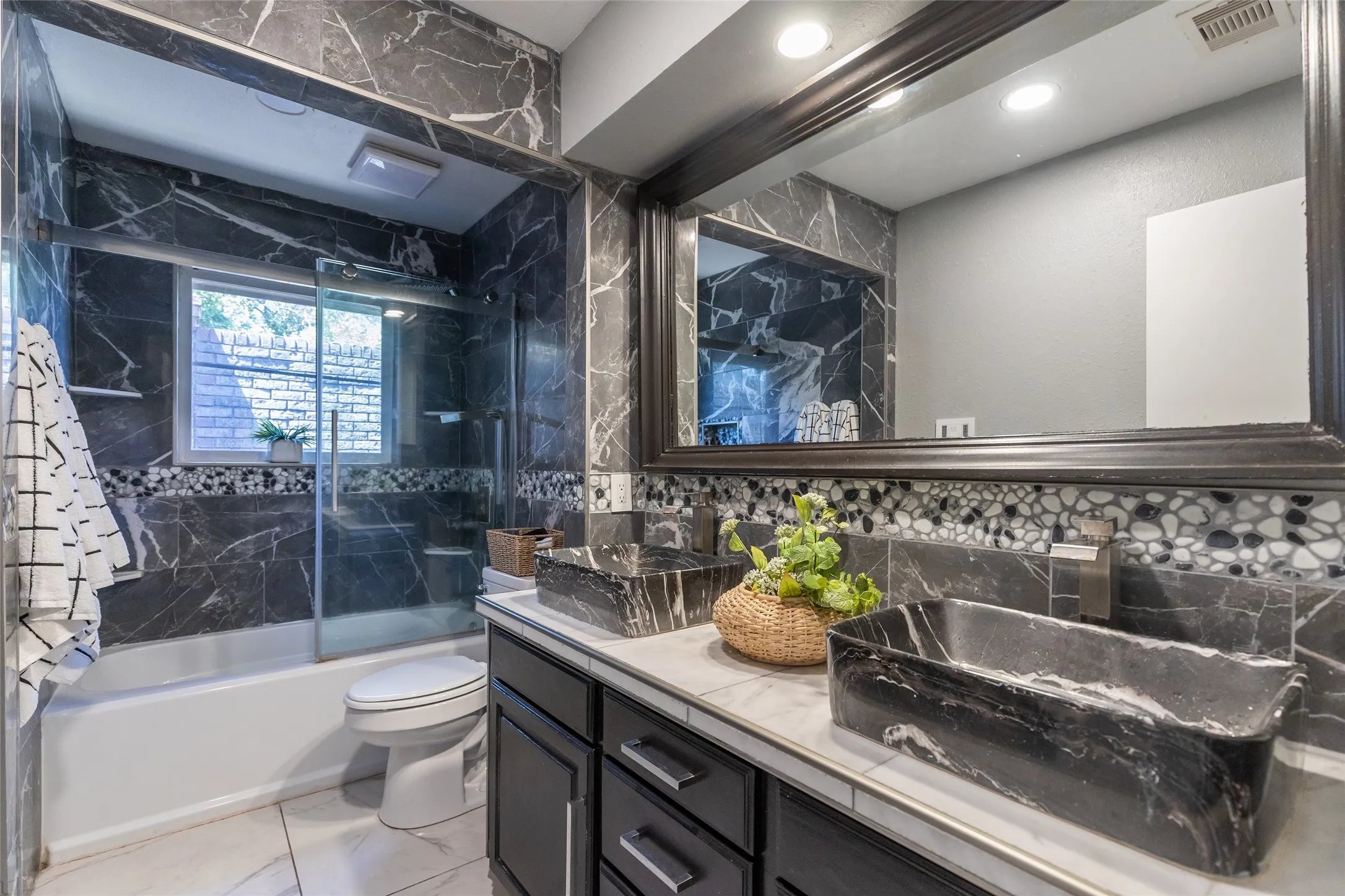 Single Family Residence For Sale in Taylor County , 46 Augusta Drive, Abilene, Texas 79606, 3 Bedroom, 3 Bathroom, 2 Garage spaces, 2,440 Sqft, built in 1981, mls#21332594, Real Estate Agent in Abilene, Homes For Sale in Taylor county, Homes For Sale in Abilene, Realtor in Abilene Texas, Real Estate Brokerage Independent Realty Texas, Luminita Cordes Realtor