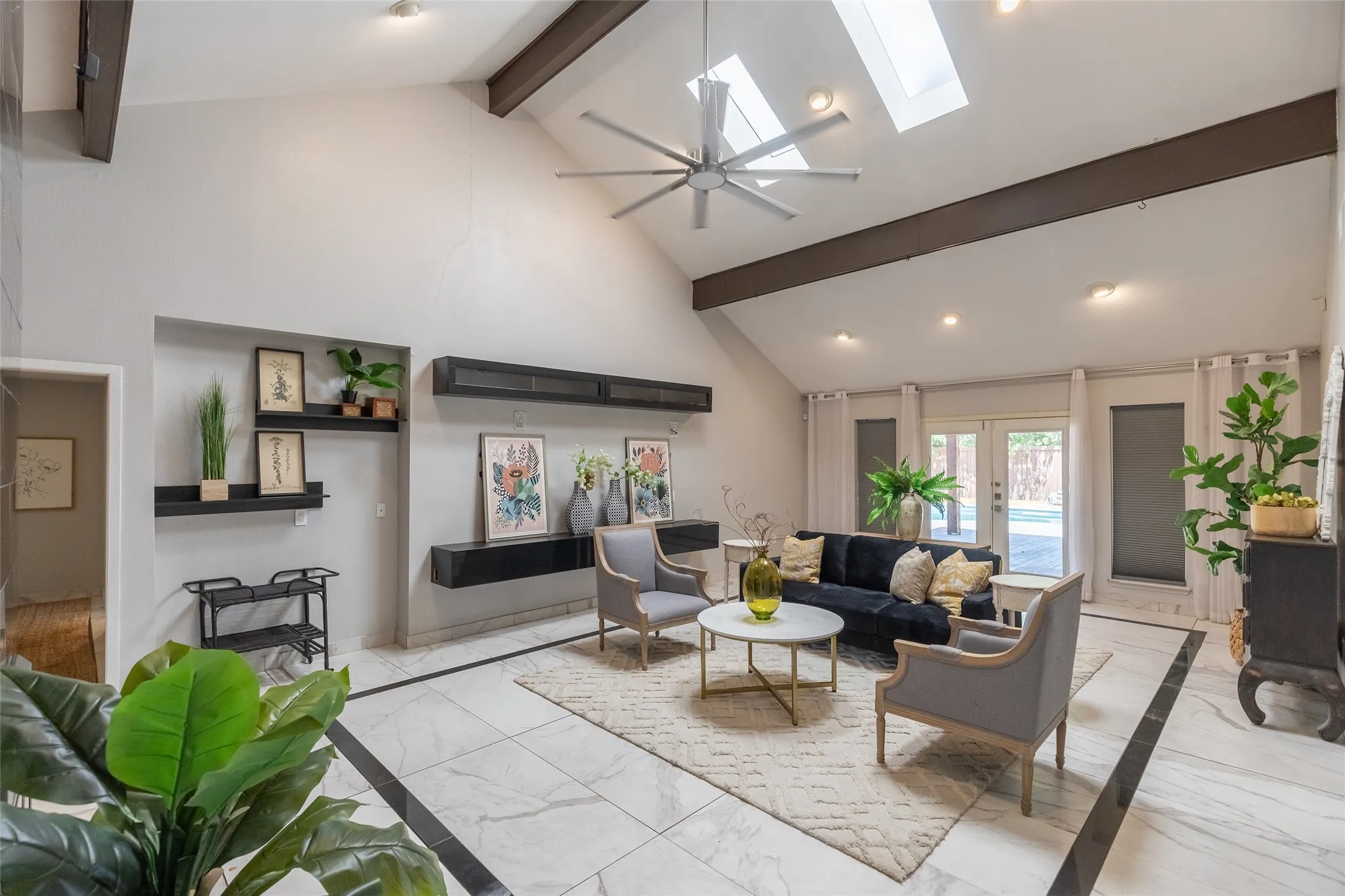 Single Family Residence For Sale in Taylor County , 46 Augusta Drive, Abilene, Texas 79606, 3 Bedroom, 3 Bathroom, 2 Garage spaces, 2,440 Sqft, built in 1981, mls#21332594, Real Estate Agent in Abilene, Homes For Sale in Taylor county, Homes For Sale in Abilene, Realtor in Abilene Texas, Real Estate Brokerage Independent Realty Texas, Luminita Cordes Realtor