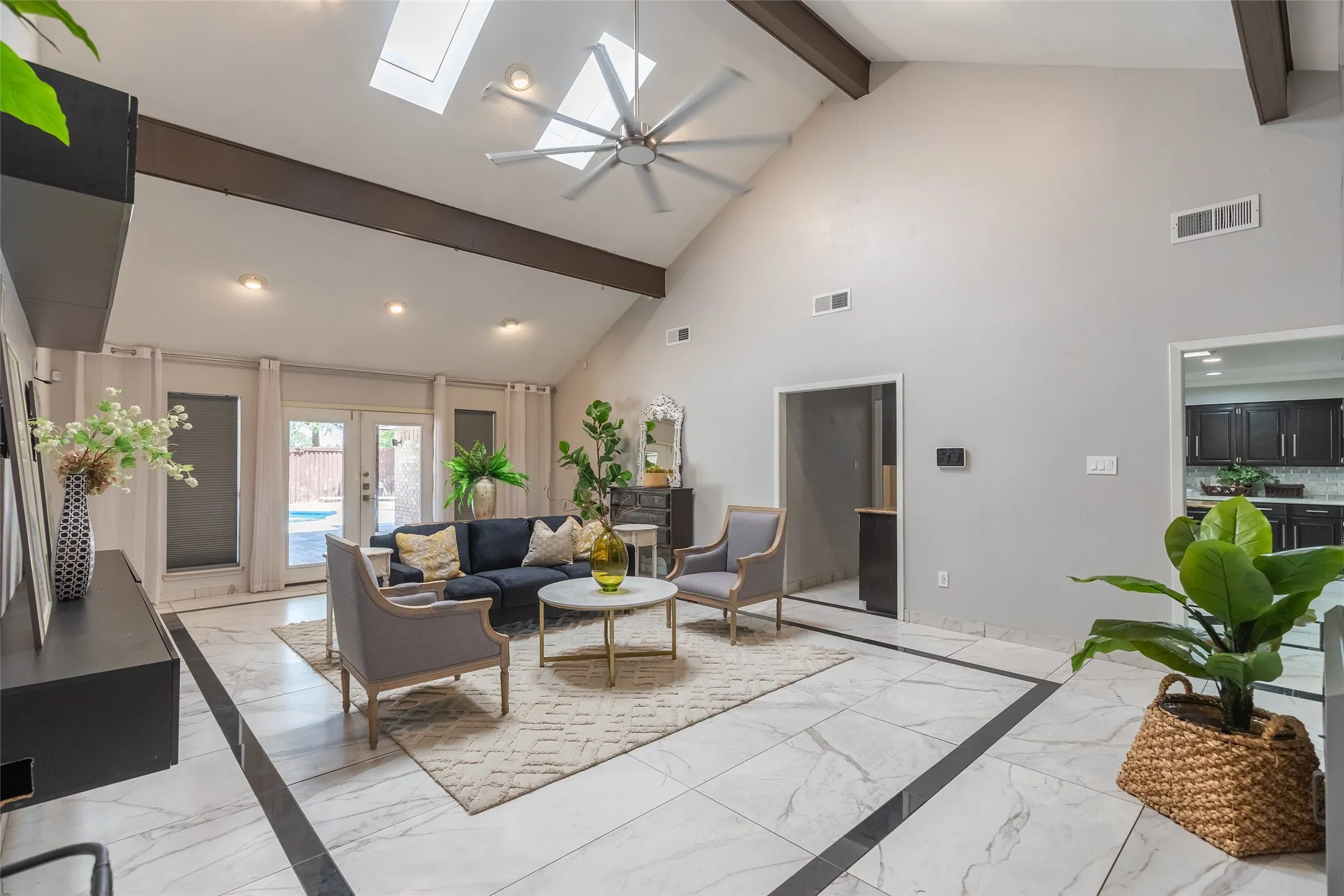 Single Family Residence For Sale in Taylor County , 46 Augusta Drive, Abilene, Texas 79606, 3 Bedroom, 3 Bathroom, 2 Garage spaces, 2,440 Sqft, built in 1981, mls#21332594, Real Estate Agent in Abilene, Homes For Sale in Taylor county, Homes For Sale in Abilene, Realtor in Abilene Texas, Real Estate Brokerage Independent Realty Texas, Luminita Cordes Realtor