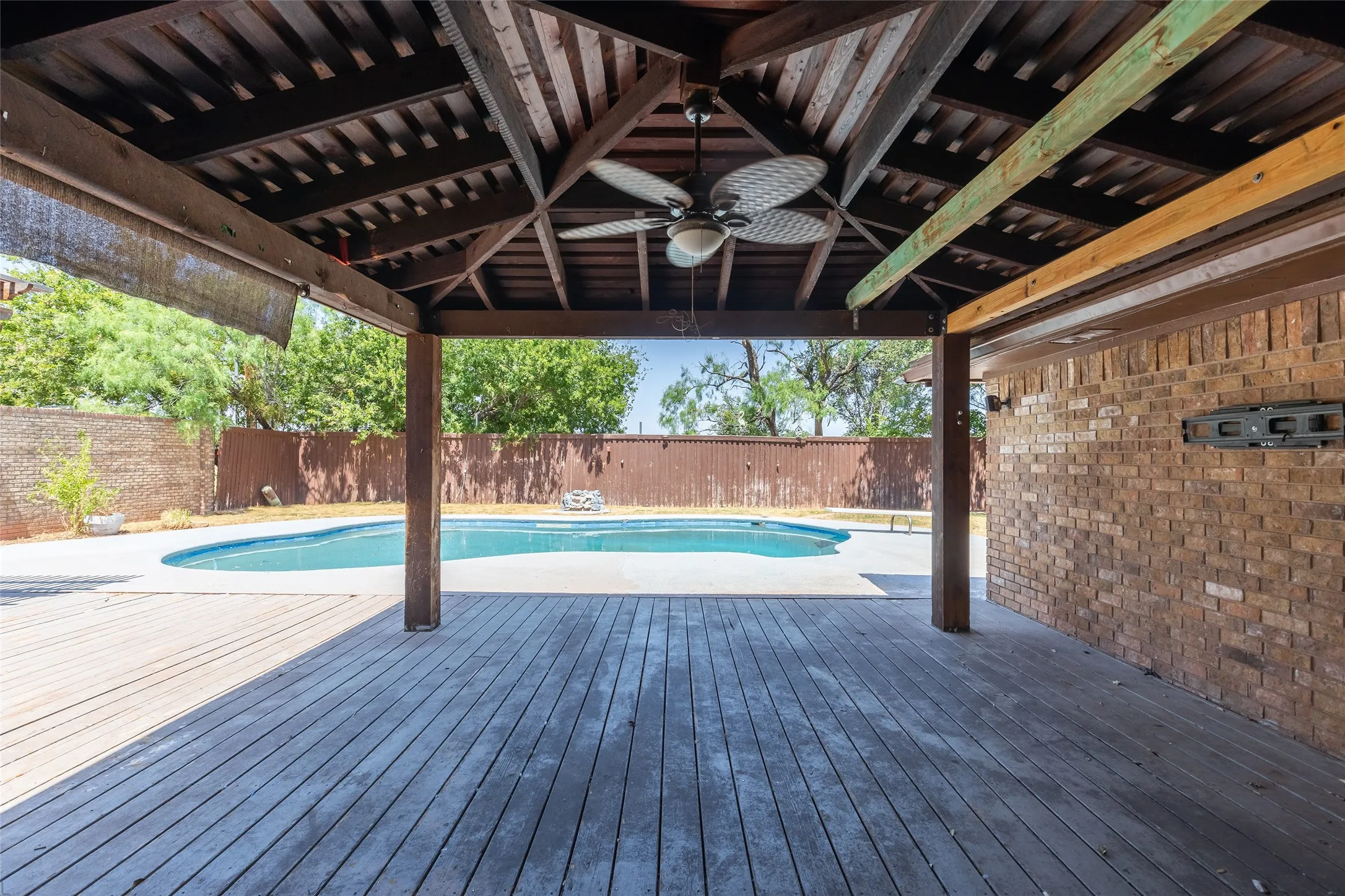 Single Family Residence For Sale in Taylor County , 46 Augusta Drive, Abilene, Texas 79606, 3 Bedroom, 3 Bathroom, 2 Garage spaces, 2,440 Sqft, built in 1981, mls#21332594, Real Estate Agent in Abilene, Homes For Sale in Taylor county, Homes For Sale in Abilene, Realtor in Abilene Texas, Real Estate Brokerage Independent Realty Texas, Luminita Cordes Realtor