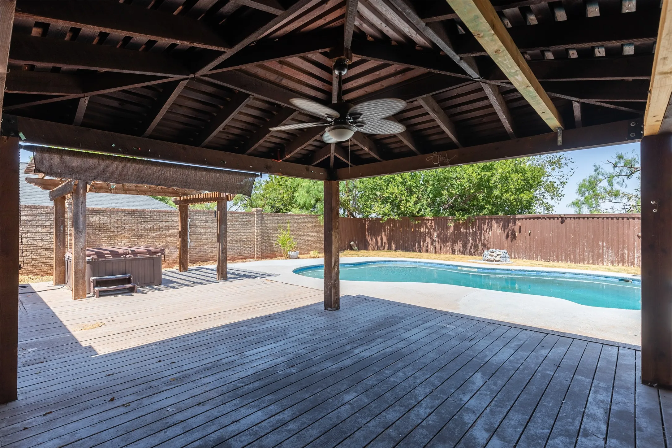 Single Family Residence For Sale in Taylor County , 46 Augusta Drive, Abilene, Texas 79606, 3 Bedroom, 3 Bathroom, 2 Garage spaces, 2,440 Sqft, built in 1981, mls#21332594, Real Estate Agent in Abilene, Homes For Sale in Taylor county, Homes For Sale in Abilene, Realtor in Abilene Texas, Real Estate Brokerage Independent Realty Texas, Luminita Cordes Realtor