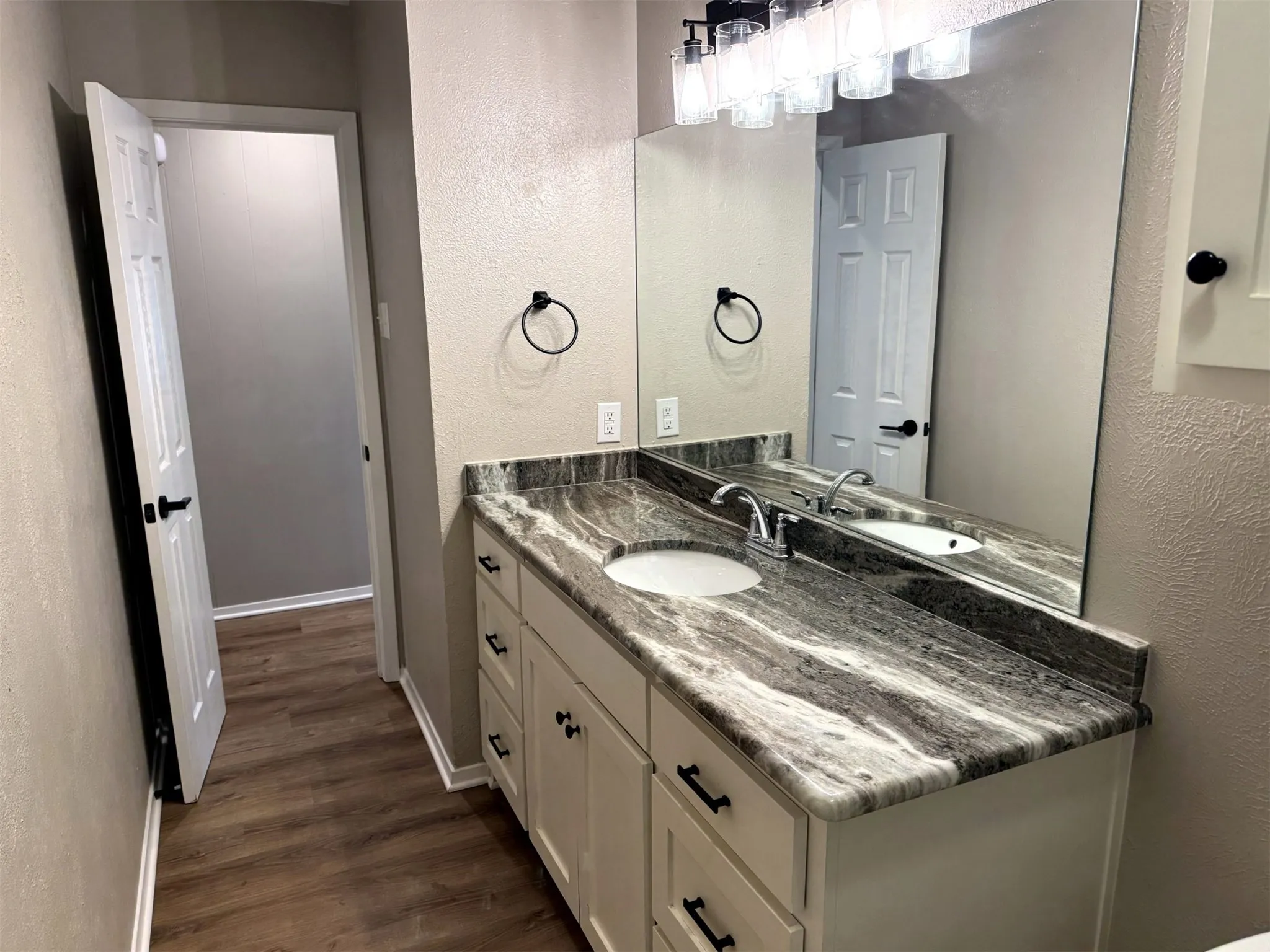 Single Family Residence For Rent in Denton County , 321 E Lake Street, Krum, Texas 76249, 3 Bedroom, 2 Bathroom, 2 Garage spaces, 1,487 Sqft, built in 1967, Price $1,850, mls#21331149, Real Estate Agent in Krum, Homes For Rent in Denton county, Homes For Rent in Krum, Realtor in Krum Texas, Real Estate Brokerage Independent Realty Texas, Luminita Cordes Realtor
