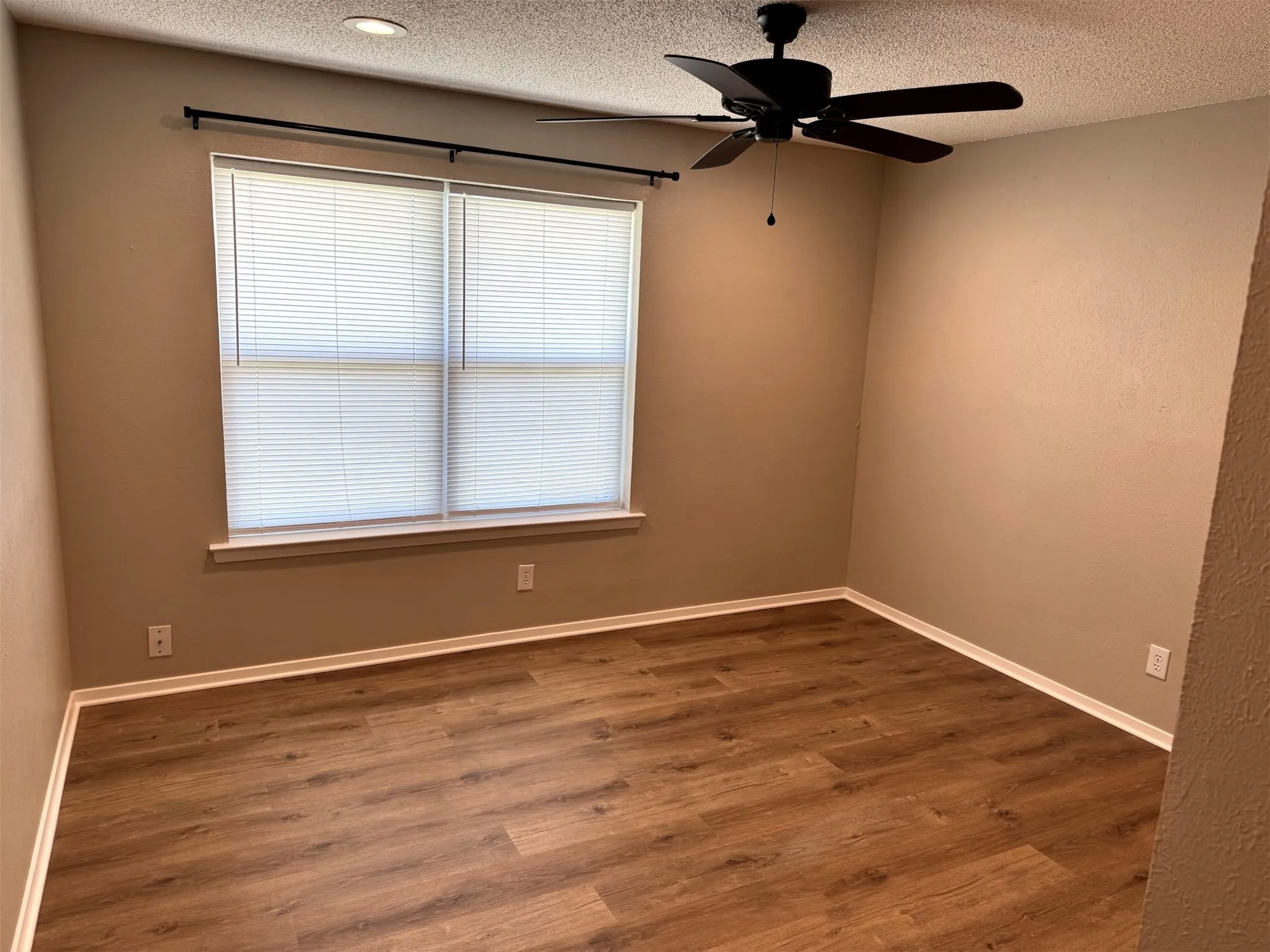 Single Family Residence For Rent in Denton County , 321 E Lake Street, Krum, Texas 76249, 3 Bedroom, 2 Bathroom, 2 Garage spaces, 1,487 Sqft, built in 1967, Price $1,850, mls#21331149, Real Estate Agent in Krum, Homes For Rent in Denton county, Homes For Rent in Krum, Realtor in Krum Texas, Real Estate Brokerage Independent Realty Texas, Luminita Cordes Realtor
