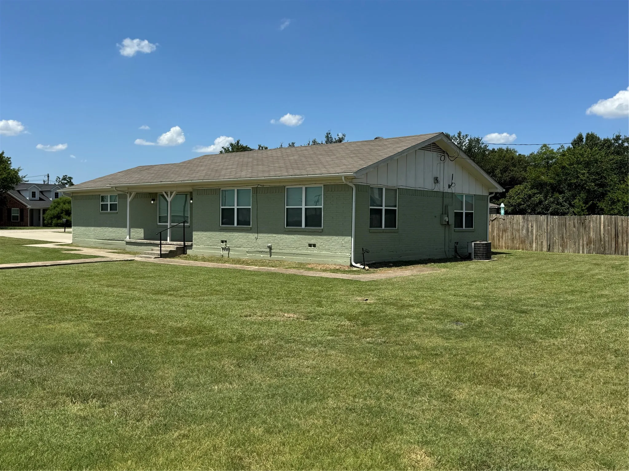 Single Family Residence For Rent in Denton County , 321 E Lake Street, Krum, Texas 76249, 3 Bedroom, 2 Bathroom, 2 Garage spaces, 1,487 Sqft, built in 1967, Price $1,850, mls#21331149, Real Estate Agent in Krum, Homes For Rent in Denton county, Homes For Rent in Krum, Realtor in Krum Texas, Real Estate Brokerage Independent Realty Texas, Luminita Cordes Realtor