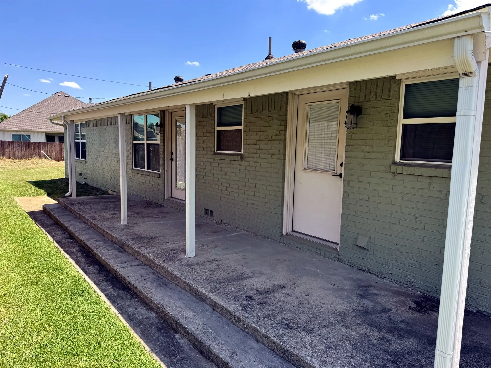 Single Family Residence For Rent in Denton County , 321 E Lake Street, Krum, Texas 76249, 3 Bedroom, 2 Bathroom, 2 Garage spaces, 1,487 Sqft, built in 1967, Price $1,850, mls#21331149, Real Estate Agent in Krum, Homes For Rent in Denton county, Homes For Rent in Krum, Realtor in Krum Texas, Real Estate Brokerage Independent Realty Texas, Luminita Cordes Realtor