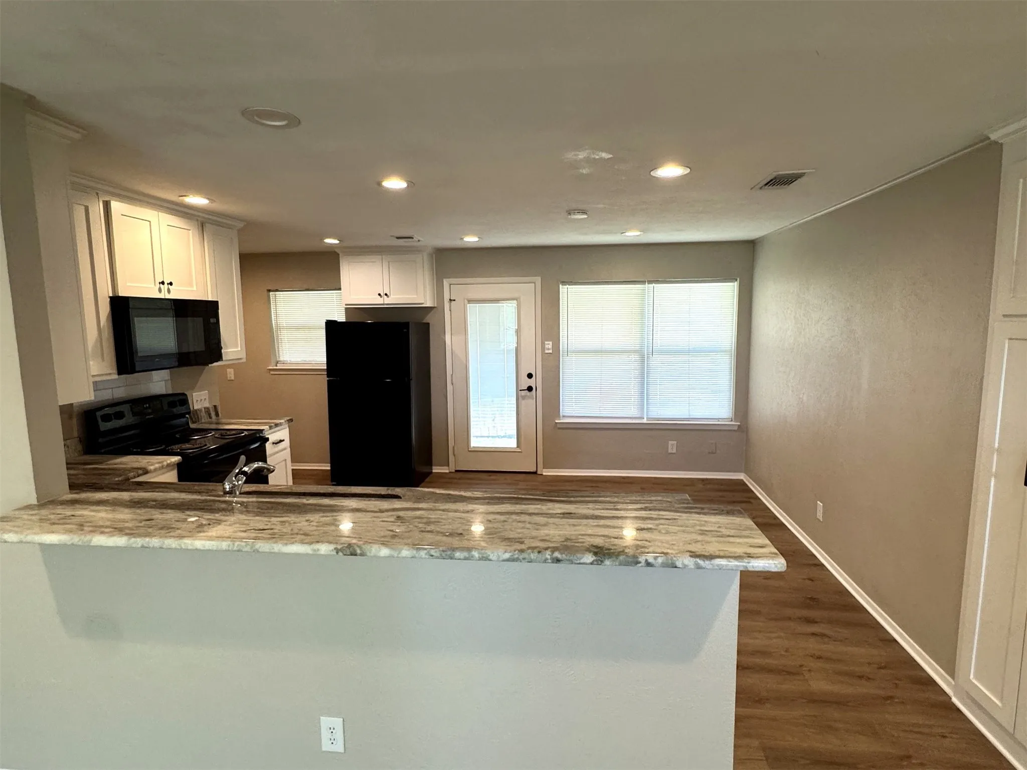 Single Family Residence For Rent in Denton County , 321 E Lake Street, Krum, Texas 76249, 3 Bedroom, 2 Bathroom, 2 Garage spaces, 1,487 Sqft, built in 1967, Price $1,850, mls#21331149, Real Estate Agent in Krum, Homes For Rent in Denton county, Homes For Rent in Krum, Realtor in Krum Texas, Real Estate Brokerage Independent Realty Texas, Luminita Cordes Realtor