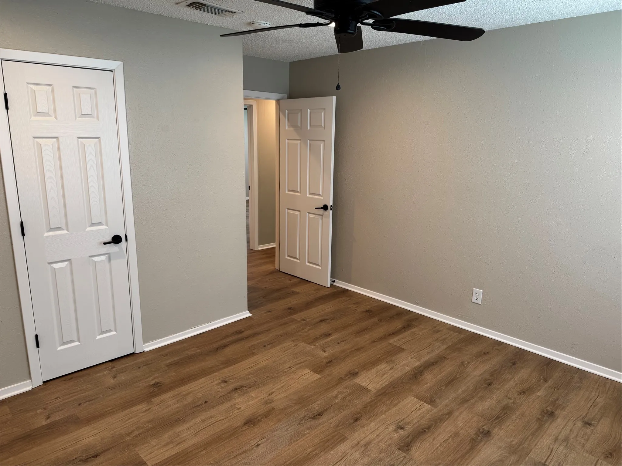 Single Family Residence For Rent in Denton County , 321 E Lake Street, Krum, Texas 76249, 3 Bedroom, 2 Bathroom, 2 Garage spaces, 1,487 Sqft, built in 1967, Price $1,850, mls#21331149, Real Estate Agent in Krum, Homes For Rent in Denton county, Homes For Rent in Krum, Realtor in Krum Texas, Real Estate Brokerage Independent Realty Texas, Luminita Cordes Realtor