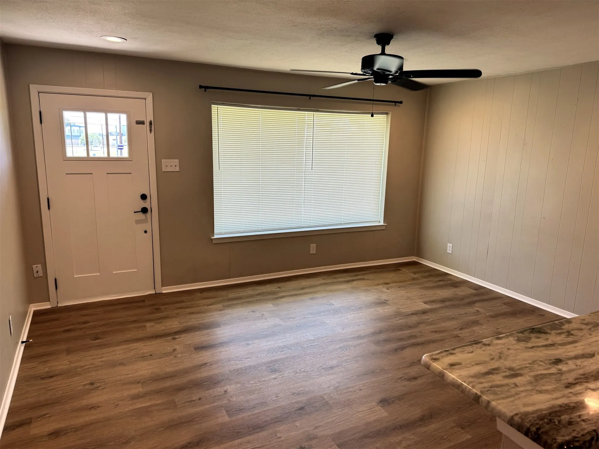 Single Family Residence For Rent in Denton County , 321 E Lake Street, Krum, Texas 76249, 3 Bedroom, 2 Bathroom, 2 Garage spaces, 1,487 Sqft, built in 1967, Price $1,850, mls#21331149, Real Estate Agent in Krum, Homes For Rent in Denton county, Homes For Rent in Krum, Realtor in Krum Texas, Real Estate Brokerage Independent Realty Texas, Luminita Cordes Realtor