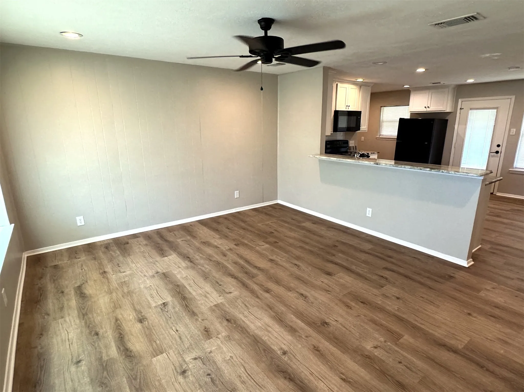Single Family Residence For Rent in Denton County , 321 E Lake Street, Krum, Texas 76249, 3 Bedroom, 2 Bathroom, 2 Garage spaces, 1,487 Sqft, built in 1967, Price $1,850, mls#21331149, Real Estate Agent in Krum, Homes For Rent in Denton county, Homes For Rent in Krum, Realtor in Krum Texas, Real Estate Brokerage Independent Realty Texas, Luminita Cordes Realtor