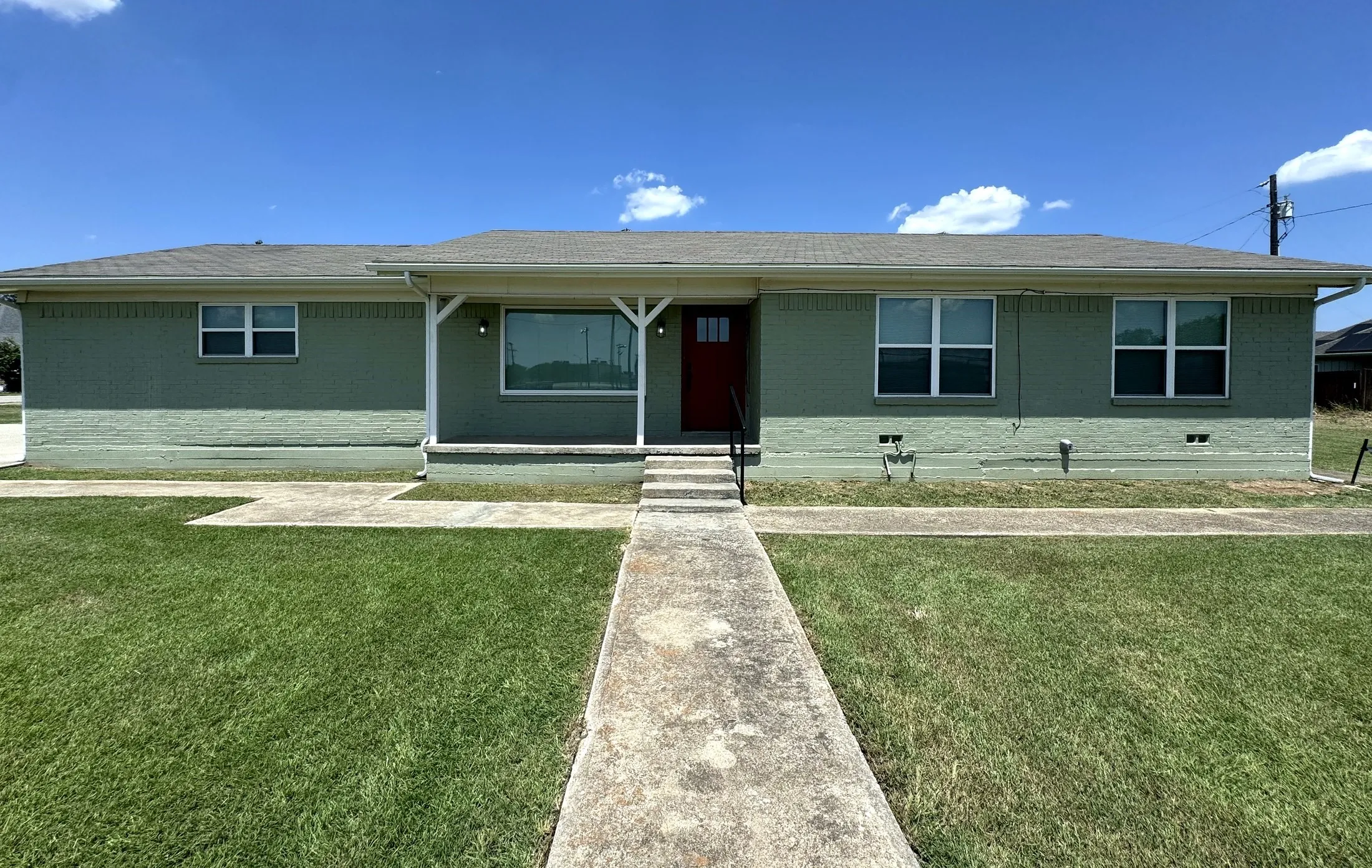 Single Family Residence For Rent in Denton County , 321 E Lake Street, Krum, Texas 76249, 3 Bedroom, 2 Bathroom, 2 Garage spaces, 1,487 Sqft, built in 1967, Price $1,850, mls#21331149, Real Estate Agent in Krum, Homes For Rent in Denton county, Homes For Rent in Krum, Realtor in Krum Texas, Real Estate Brokerage Independent Realty Texas, Luminita Cordes Realtor