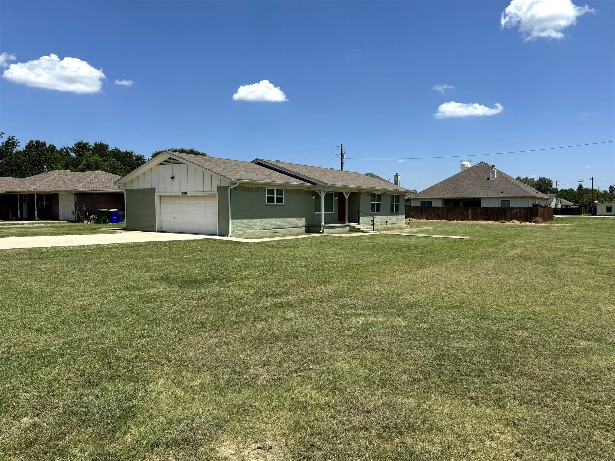 Single Family Residence For Rent in Denton County , 321 E Lake Street, Krum, Texas 76249, 3 Bedroom, 2 Bathroom, 2 Garage spaces, 1,487 Sqft, built in 1967, Price $1,850, mls#21331149, Real Estate Agent in Krum, Homes For Rent in Denton county, Homes For Rent in Krum, Realtor in Krum Texas, Real Estate Brokerage Independent Realty Texas, Luminita Cordes Realtor