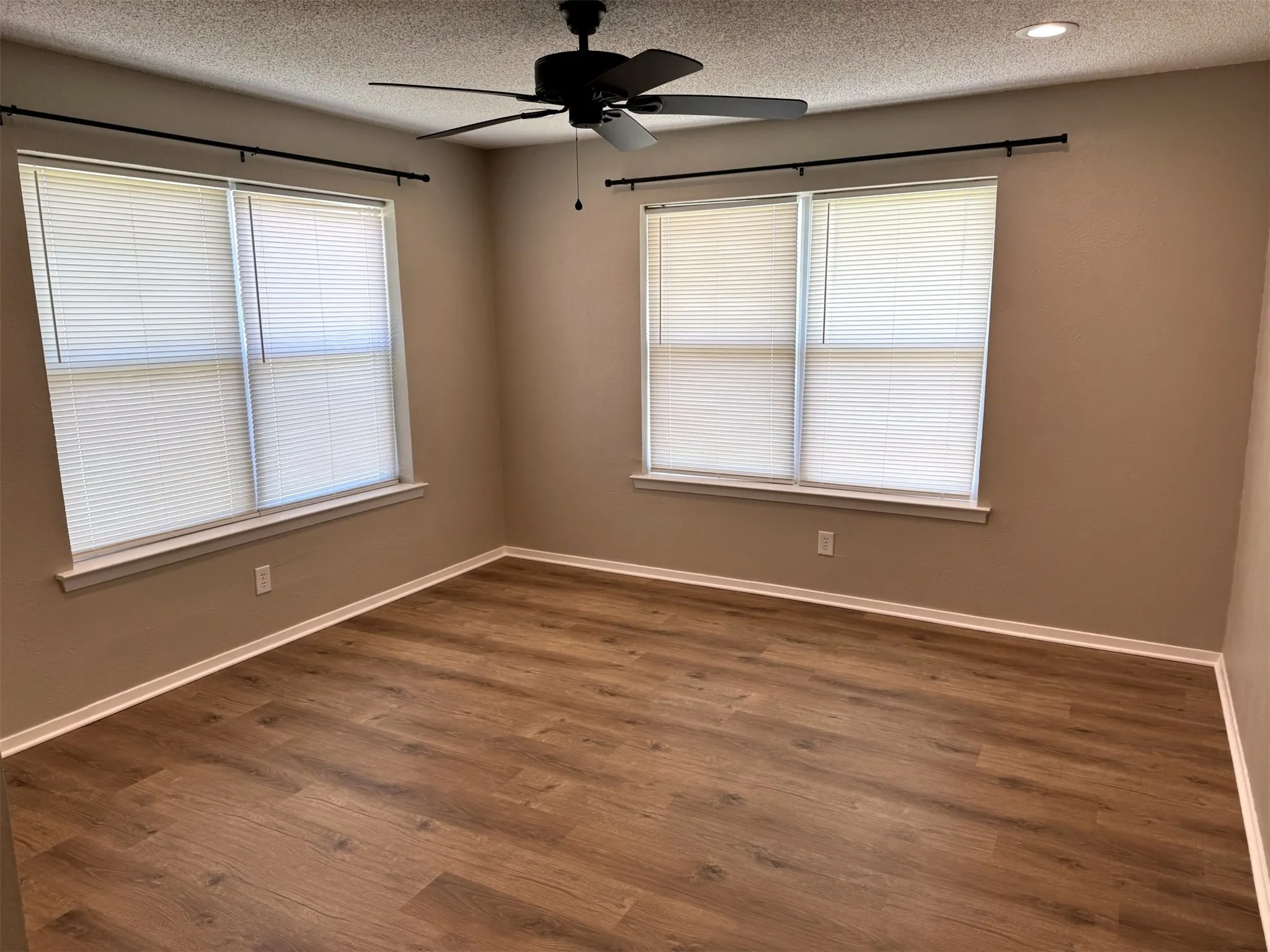 Single Family Residence For Rent in Denton County , 321 E Lake Street, Krum, Texas 76249, 3 Bedroom, 2 Bathroom, 2 Garage spaces, 1,487 Sqft, built in 1967, Price $1,850, mls#21331149, Real Estate Agent in Krum, Homes For Rent in Denton county, Homes For Rent in Krum, Realtor in Krum Texas, Real Estate Brokerage Independent Realty Texas, Luminita Cordes Realtor