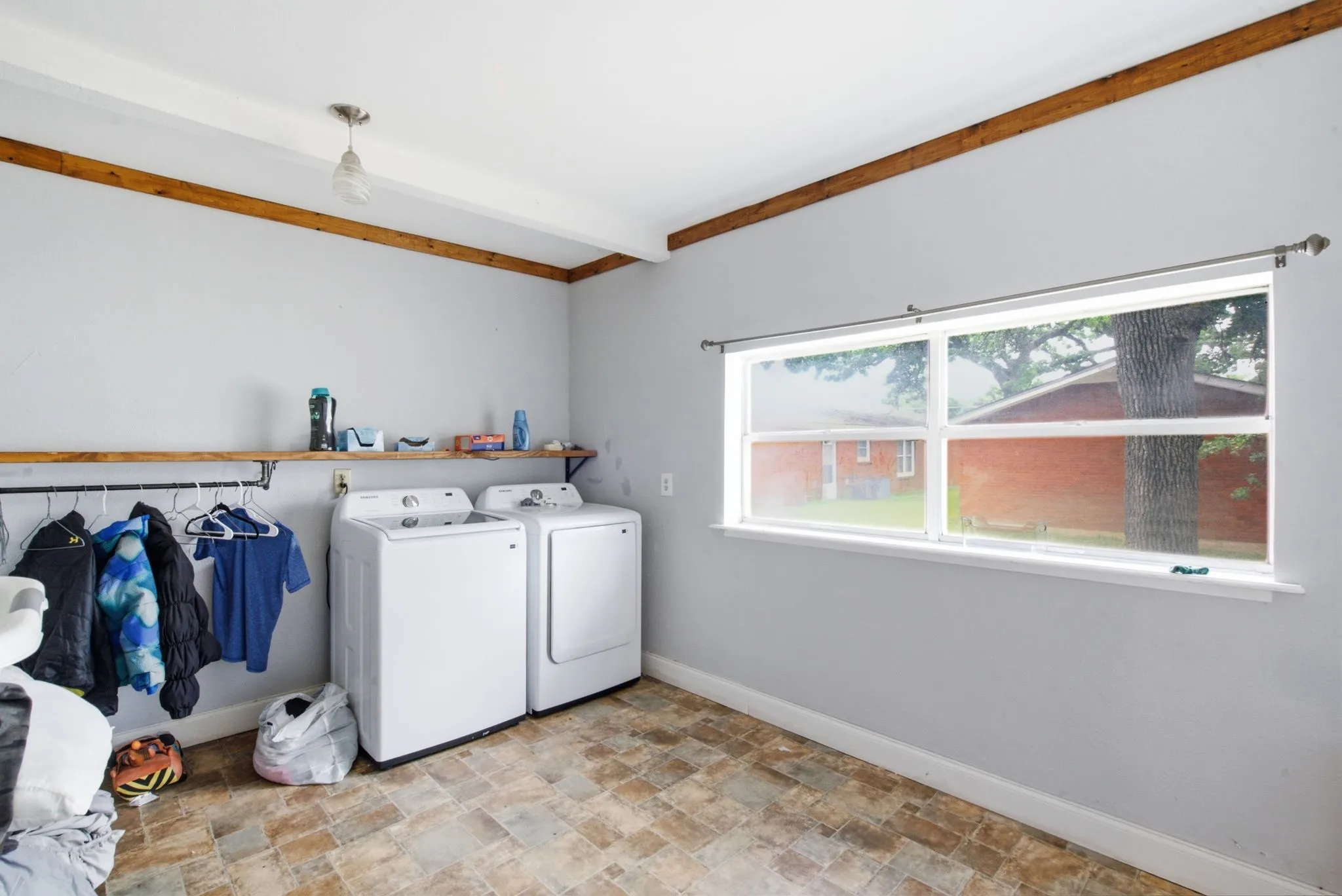 Single Family Residence For Sale in Erath County , 456 Alexander Road, Stephenville, Texas 76401, 7 Bedroom, 2 Bathroom, Garage spaces, 2,523 Sqft, built in 1960, mls#21333662, Real Estate Agent in Stephenville, Homes For Sale in Erath county, Homes For Sale in Stephenville, Realtor in Stephenville Texas, Real Estate Brokerage Independent Realty Texas, Luminita Cordes Realtor