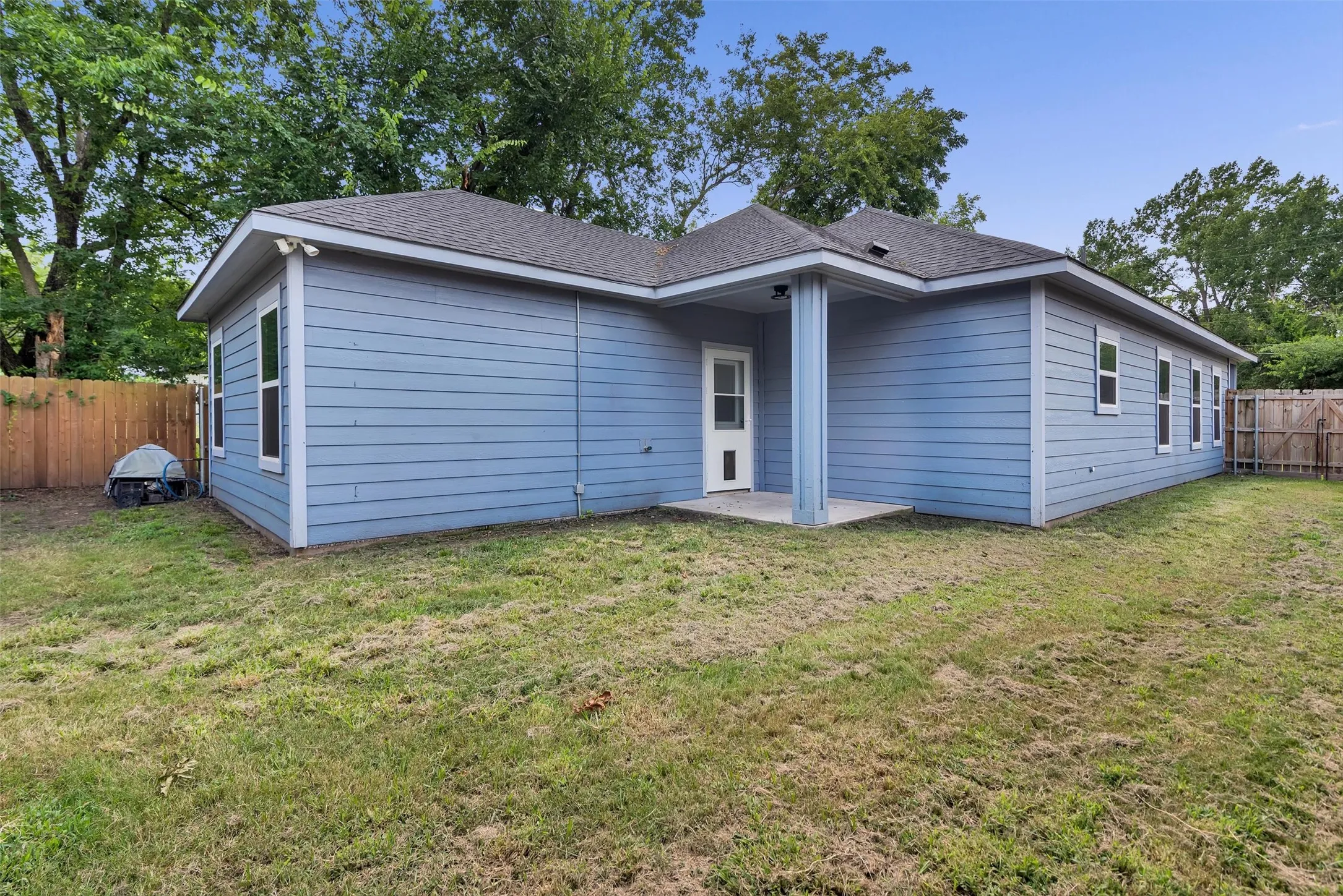 Single Family Residence For Sale in Fannin County , 1312 Elm Street, Bonham, Texas 75418, 3 Bedroom, 2 Bathroom, 2 Garage spaces, 1,517 Sqft, built in 2020, mls#21329127, Real Estate Agent in Bonham, Homes For Sale in Fannin county, Homes For Sale in Bonham, Realtor in Bonham Texas, Real Estate Brokerage Independent Realty Texas, Luminita Cordes Realtor