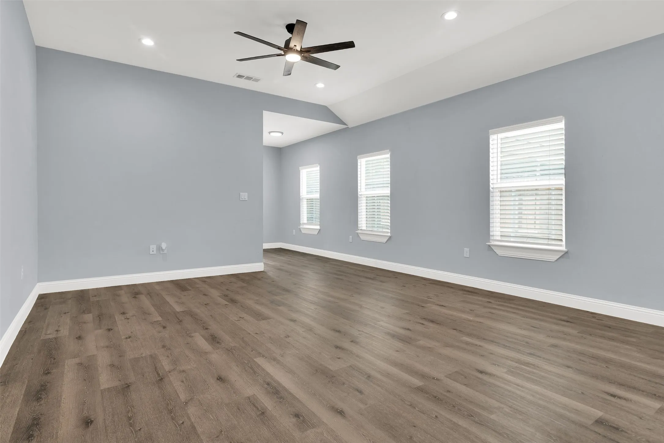 Single Family Residence For Sale in Fannin County , 1312 Elm Street, Bonham, Texas 75418, 3 Bedroom, 2 Bathroom, 2 Garage spaces, 1,517 Sqft, built in 2020, mls#21329127, Real Estate Agent in Bonham, Homes For Sale in Fannin county, Homes For Sale in Bonham, Realtor in Bonham Texas, Real Estate Brokerage Independent Realty Texas, Luminita Cordes Realtor