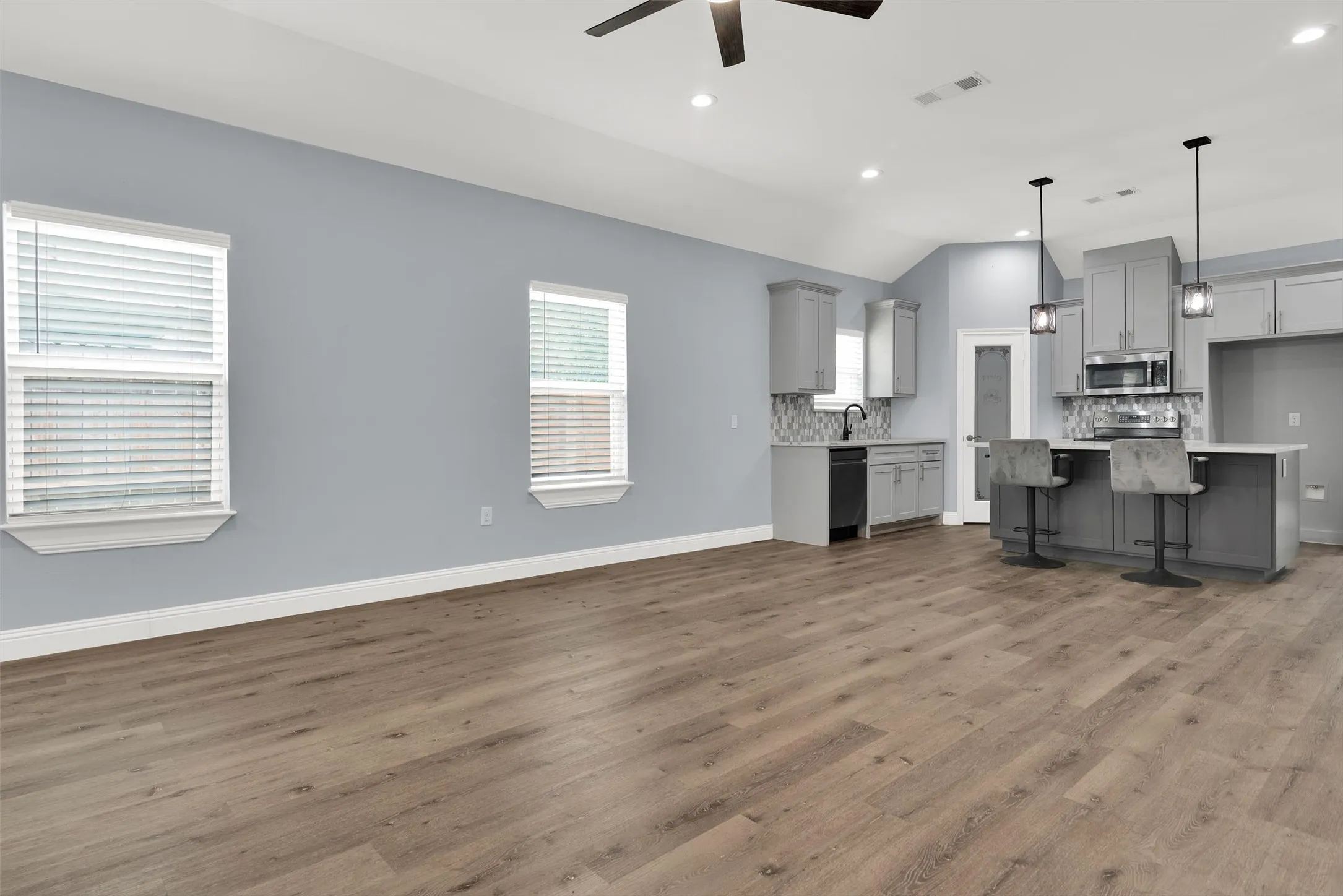 Single Family Residence For Sale in Fannin County , 1312 Elm Street, Bonham, Texas 75418, 3 Bedroom, 2 Bathroom, 2 Garage spaces, 1,517 Sqft, built in 2020, mls#21329127, Real Estate Agent in Bonham, Homes For Sale in Fannin county, Homes For Sale in Bonham, Realtor in Bonham Texas, Real Estate Brokerage Independent Realty Texas, Luminita Cordes Realtor