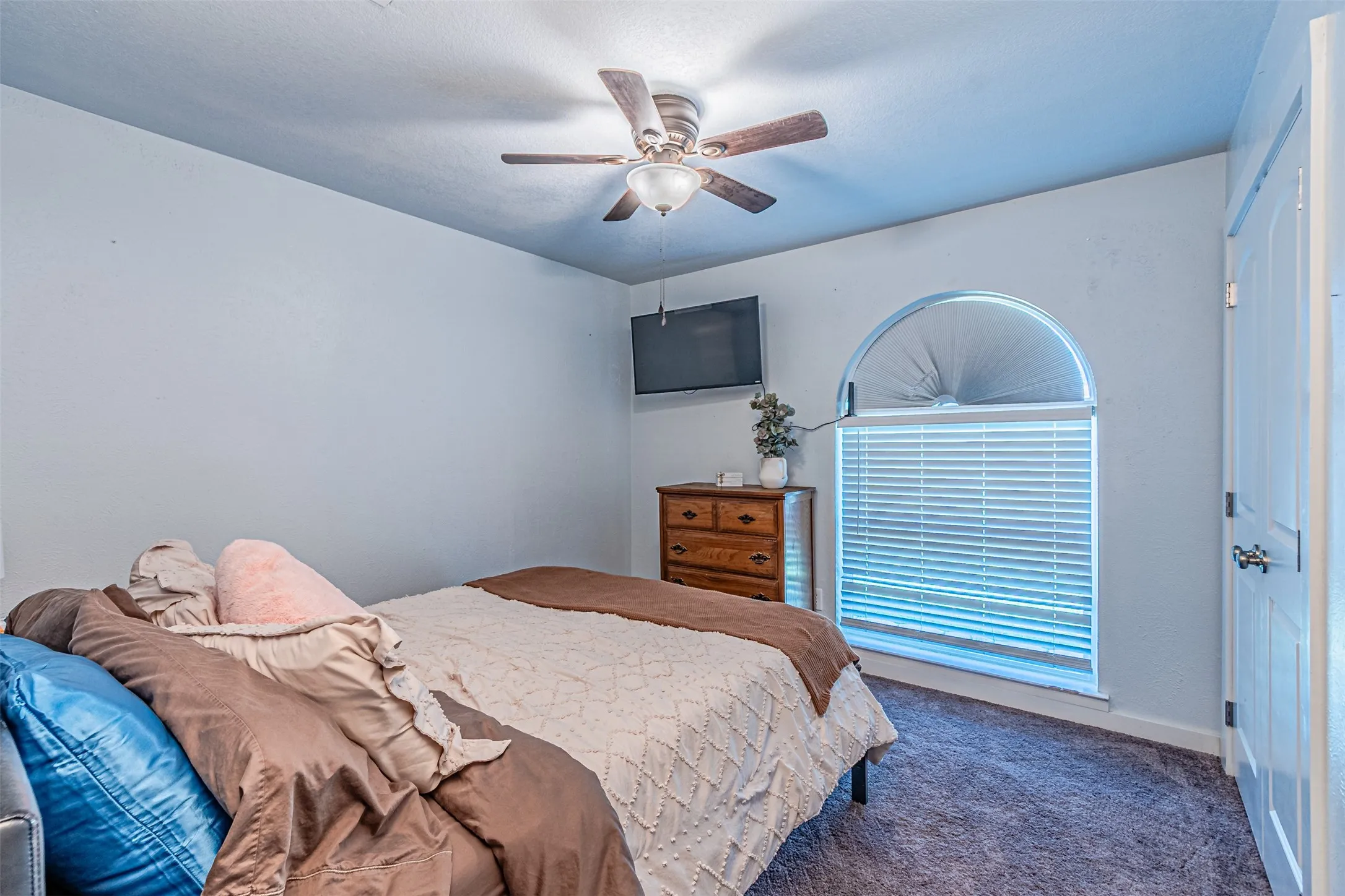 Single Family Residence For Rent in Tarrant County , 2608 Nelwin Place, Arlington, Texas 76016, 3 Bedroom, 2 Bathroom, 2 Garage spaces, 1,488 Sqft, built in 1975, mls#21333649, Real Estate Agent in Arlington, Homes For Rent in Tarrant county, Homes For Rent in Arlington, Realtor in Arlington Texas, Real Estate Brokerage Independent Realty Texas, Luminita Cordes Realtor