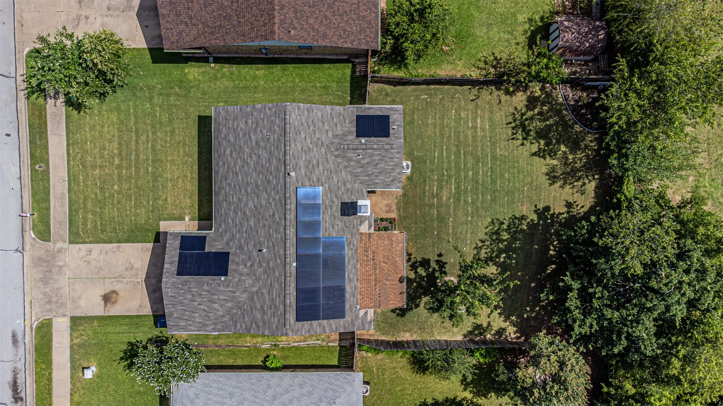Single Family Residence For Rent in Tarrant County , 2608 Nelwin Place, Arlington, Texas 76016, 3 Bedroom, 2 Bathroom, 2 Garage spaces, 1,488 Sqft, built in 1975, mls#21333649, Real Estate Agent in Arlington, Homes For Rent in Tarrant county, Homes For Rent in Arlington, Realtor in Arlington Texas, Real Estate Brokerage Independent Realty Texas, Luminita Cordes Realtor