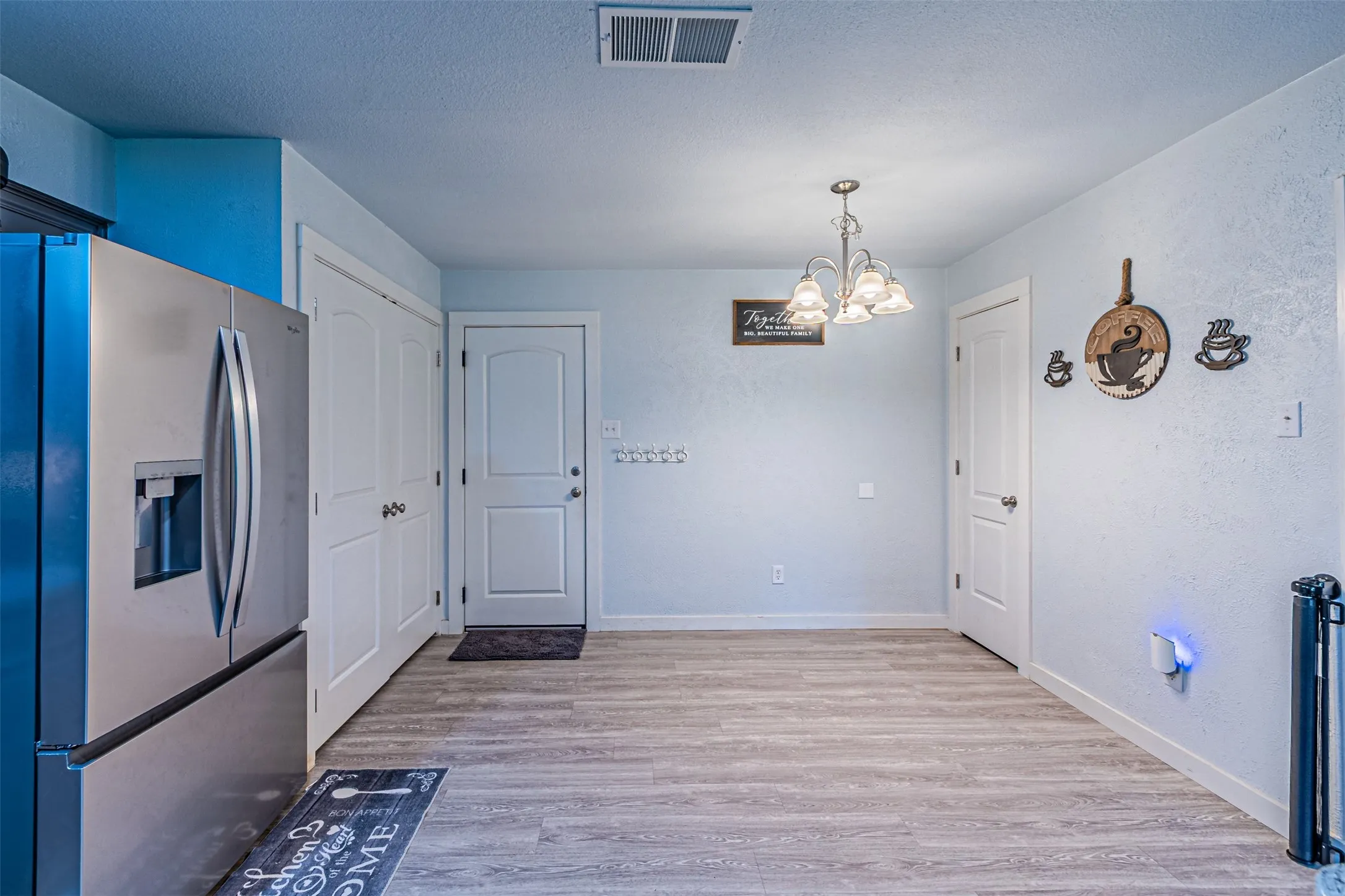 Single Family Residence For Rent in Tarrant County , 2608 Nelwin Place, Arlington, Texas 76016, 3 Bedroom, 2 Bathroom, 2 Garage spaces, 1,488 Sqft, built in 1975, mls#21333649, Real Estate Agent in Arlington, Homes For Rent in Tarrant county, Homes For Rent in Arlington, Realtor in Arlington Texas, Real Estate Brokerage Independent Realty Texas, Luminita Cordes Realtor