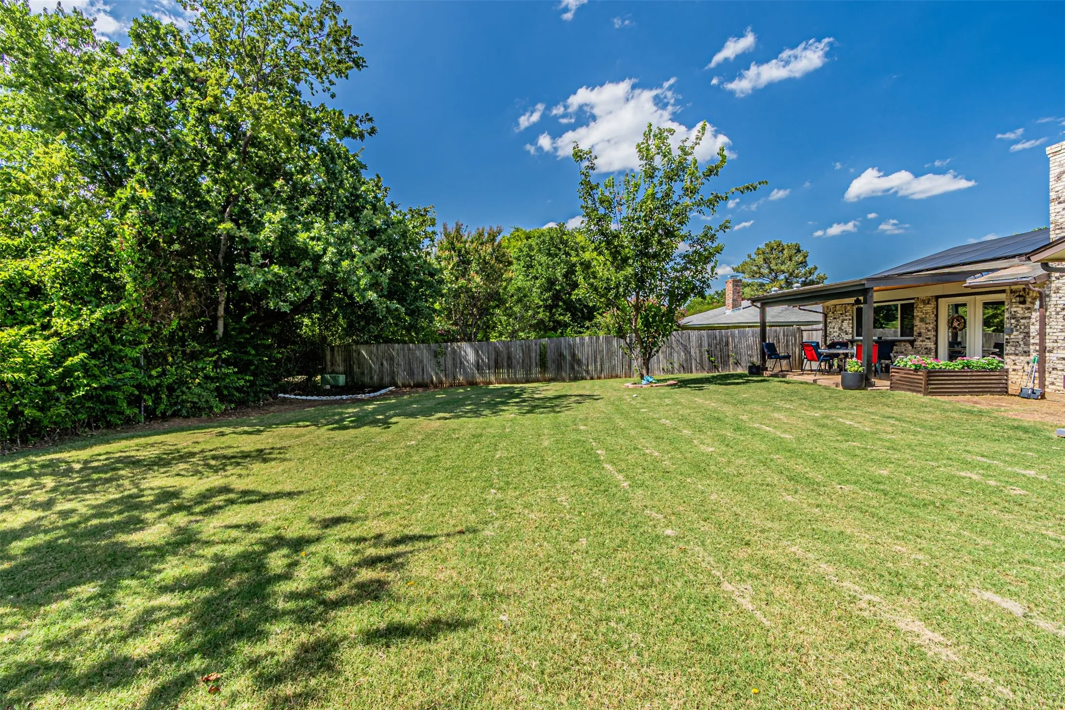 Single Family Residence For Rent in Tarrant County , 2608 Nelwin Place, Arlington, Texas 76016, 3 Bedroom, 2 Bathroom, 2 Garage spaces, 1,488 Sqft, built in 1975, mls#21333649, Real Estate Agent in Arlington, Homes For Rent in Tarrant county, Homes For Rent in Arlington, Realtor in Arlington Texas, Real Estate Brokerage Independent Realty Texas, Luminita Cordes Realtor