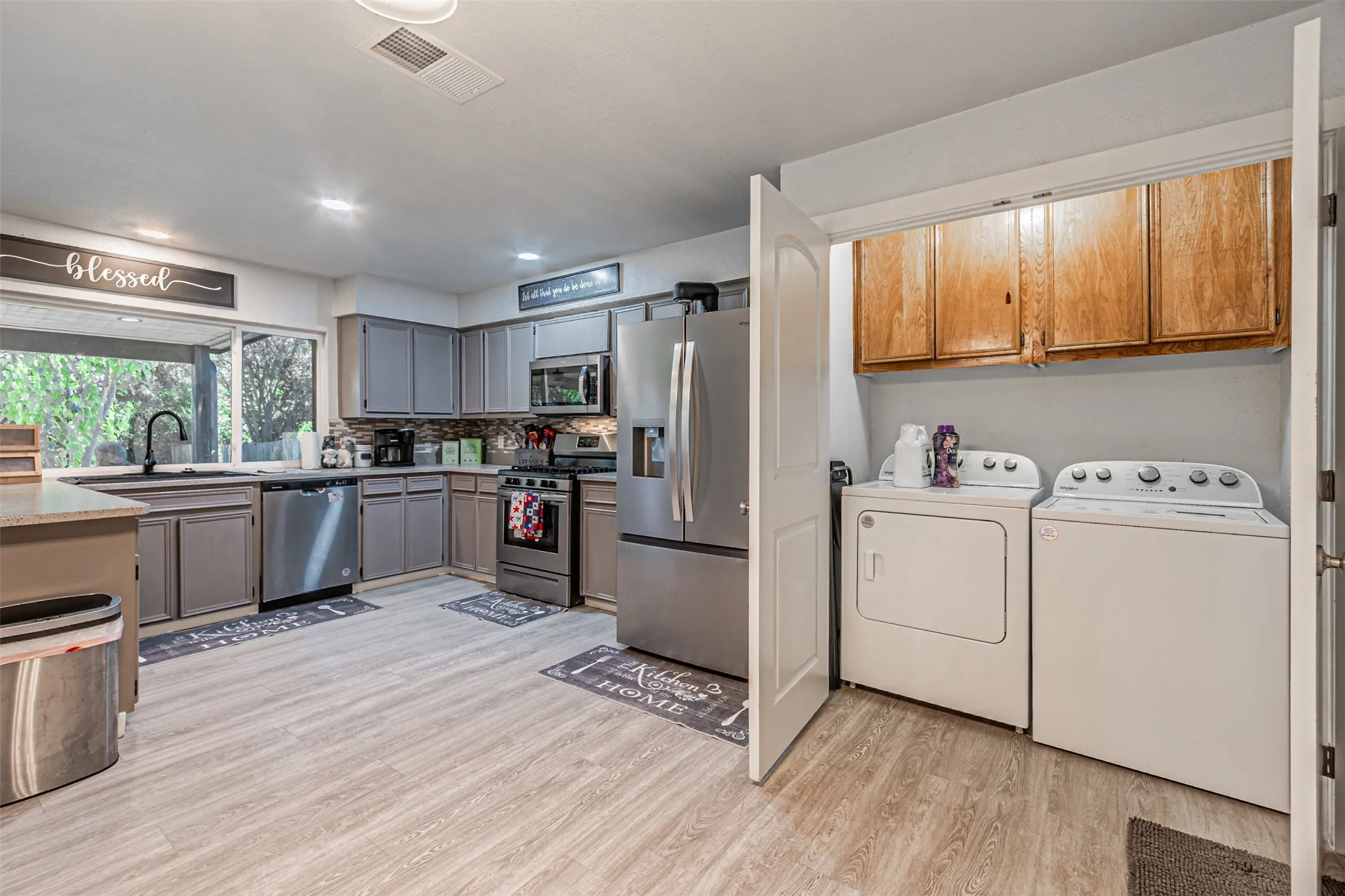 Single Family Residence For Rent in Tarrant County , 2608 Nelwin Place, Arlington, Texas 76016, 3 Bedroom, 2 Bathroom, 2 Garage spaces, 1,488 Sqft, built in 1975, mls#21333649, Real Estate Agent in Arlington, Homes For Rent in Tarrant county, Homes For Rent in Arlington, Realtor in Arlington Texas, Real Estate Brokerage Independent Realty Texas, Luminita Cordes Realtor