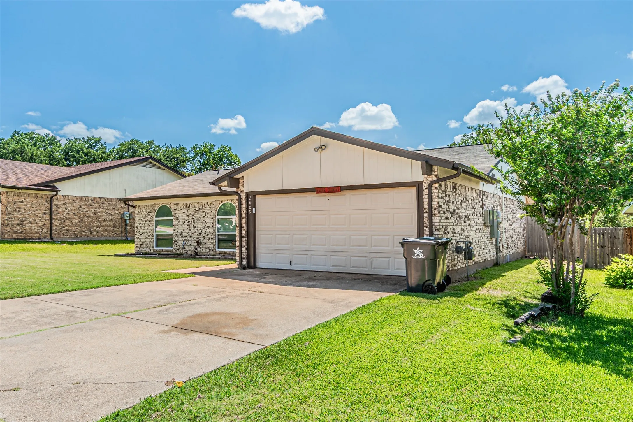 Single Family Residence For Rent in Tarrant County , 2608 Nelwin Place, Arlington, Texas 76016, 3 Bedroom, 2 Bathroom, 2 Garage spaces, 1,488 Sqft, built in 1975, mls#21333649, Real Estate Agent in Arlington, Homes For Rent in Tarrant county, Homes For Rent in Arlington, Realtor in Arlington Texas, Real Estate Brokerage Independent Realty Texas, Luminita Cordes Realtor