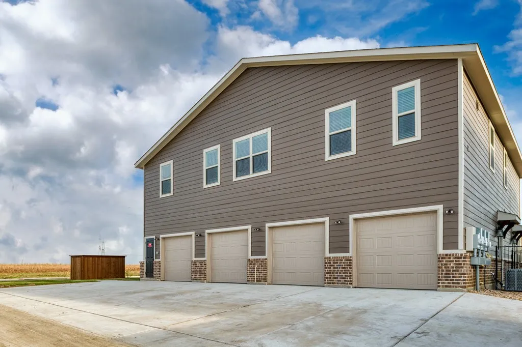 Apartment For Rent in Ellis County , 743 Harvest Moon Drive, Venus, Texas 76084, 2 Bedroom, 2 Bathroom, 1 Garage spaces, 1,134 Sqft, built in 2021, mls#21333693, Real Estate Agent in Venus, Homes For Rent in Ellis county, Homes For Rent in Venus, Realtor in Venus Texas, Real Estate Brokerage Independent Realty Texas, Luminita Cordes Realtor