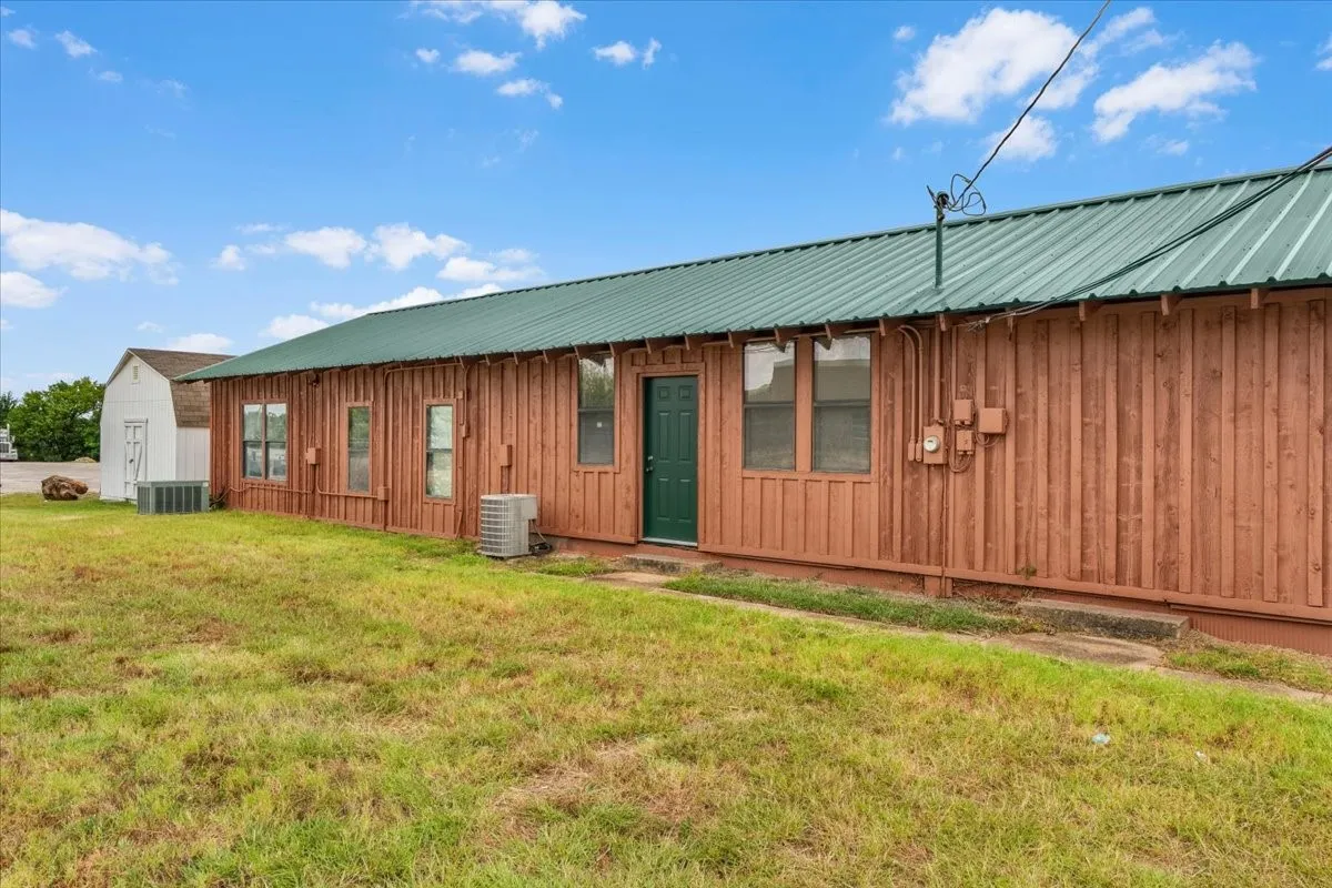 Office For Rent in Parker County , 1214 Mineral Wells Highway, Weatherford, Texas 76086, 0, 0, Garage spaces, 0 Sqft, built in 0, Price $3,500, mls#21331051, Real Estate Agent in Weatherford, Homes For Rent in Parker county, Homes For Rent in Weatherford, Realtor in Weatherford Texas, Real Estate Brokerage Independent Realty Texas, Luminita Cordes Realtor