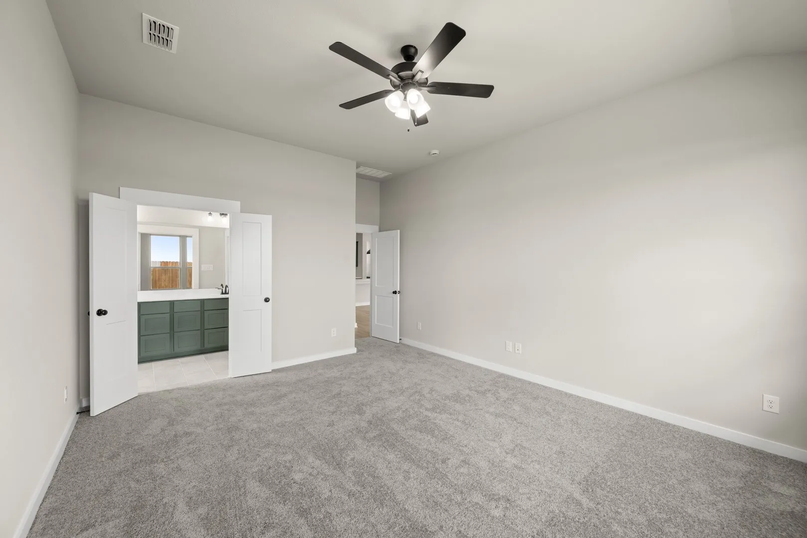 22_6900 Deadwood- Primary Suite-2