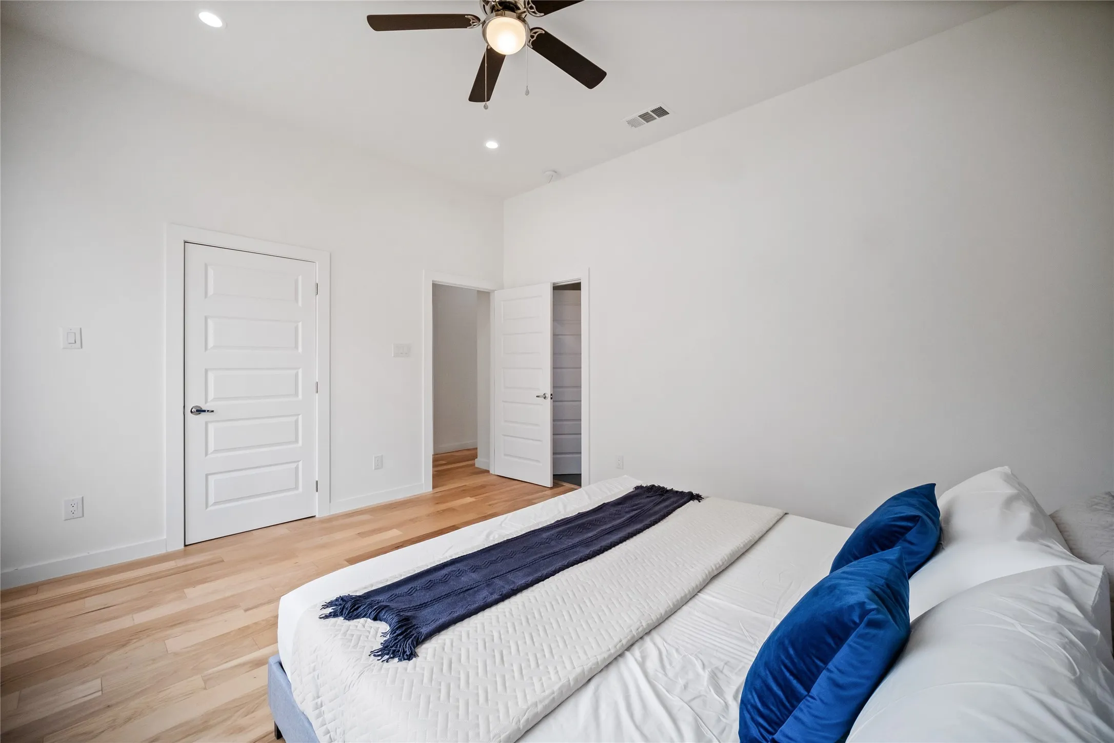Single Family Residence For Sale in Dallas County , 1350 Strickland Street, Dallas, Texas 75216, 3 Bedrooms, 2 Bathrooms, Garage spaces, 1,568 Sqft, built in 1925, Price $305,000, mls#21333699, Real Estate Agent in Dallas, Homes For Sale in Dallas county, Homes For Sale in Dallas, Realtor in Dallas Texas, Real Estate Brokerage Independent Realty Texas, Luminita Cordes Realtor