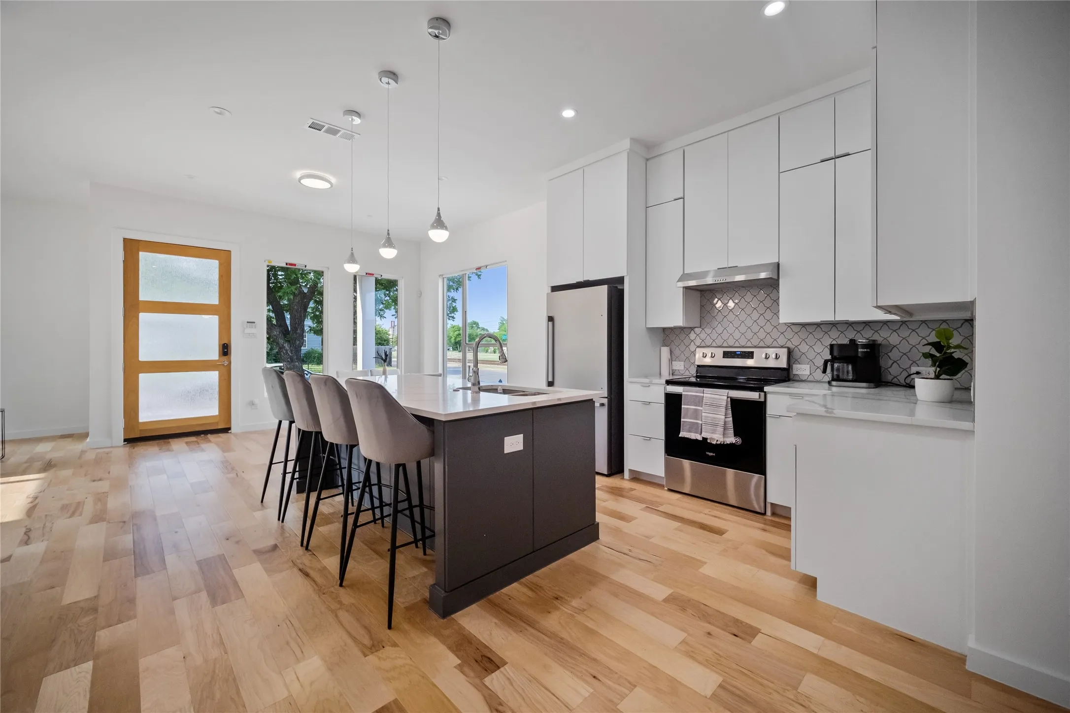 Single Family Residence For Sale in Dallas County , 1350 Strickland Street, Dallas, Texas 75216, 3 Bedrooms, 2 Bathrooms, Garage spaces, 1,568 Sqft, built in 1925, Price $305,000, mls#21333699, Real Estate Agent in Dallas, Homes For Sale in Dallas county, Homes For Sale in Dallas, Realtor in Dallas Texas, Real Estate Brokerage Independent Realty Texas, Luminita Cordes Realtor