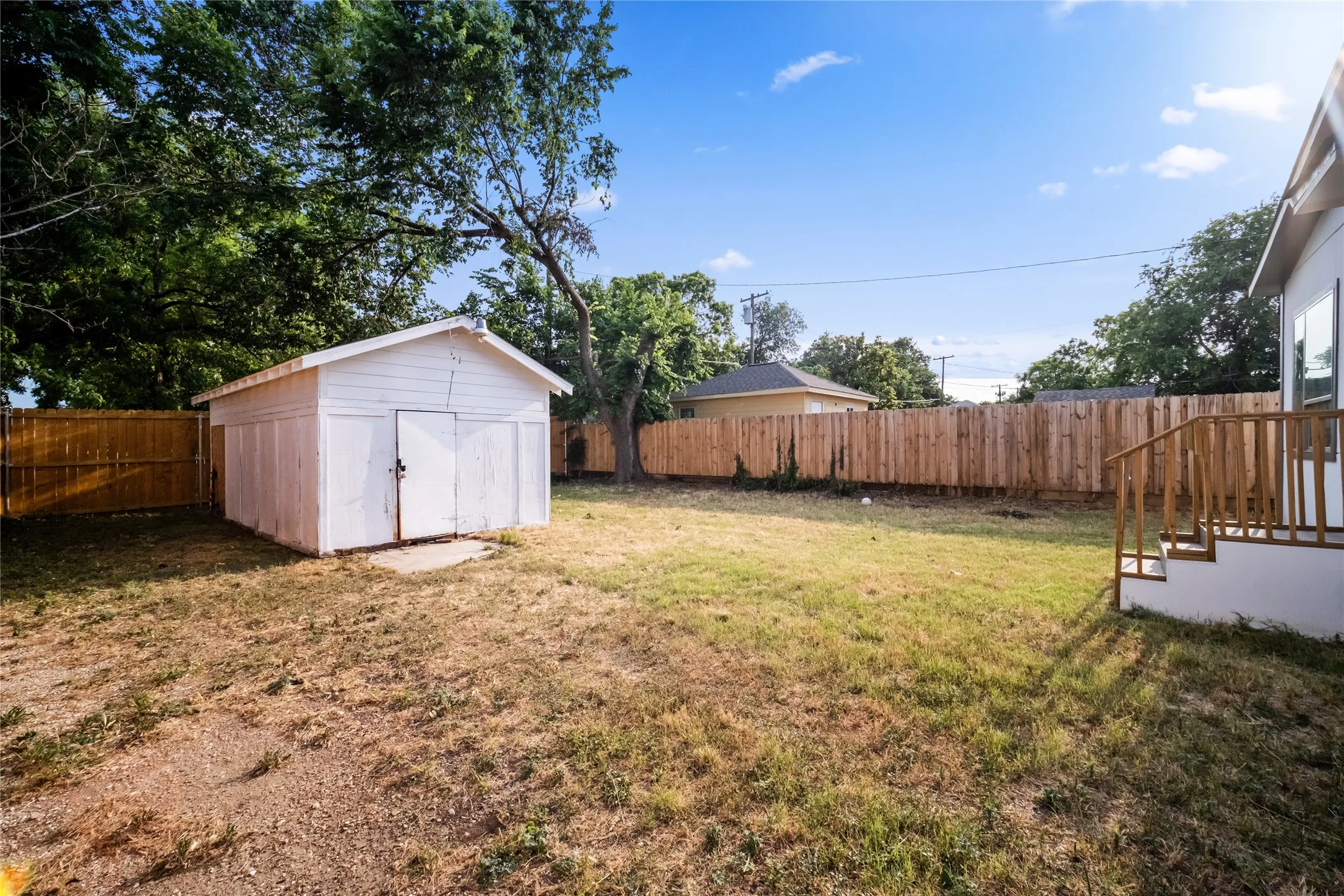 Single Family Residence For Sale in Dallas County , 1350 Strickland Street, Dallas, Texas 75216, 3 Bedrooms, 2 Bathrooms, Garage spaces, 1,568 Sqft, built in 1925, Price $305,000, mls#21333699, Real Estate Agent in Dallas, Homes For Sale in Dallas county, Homes For Sale in Dallas, Realtor in Dallas Texas, Real Estate Brokerage Independent Realty Texas, Luminita Cordes Realtor