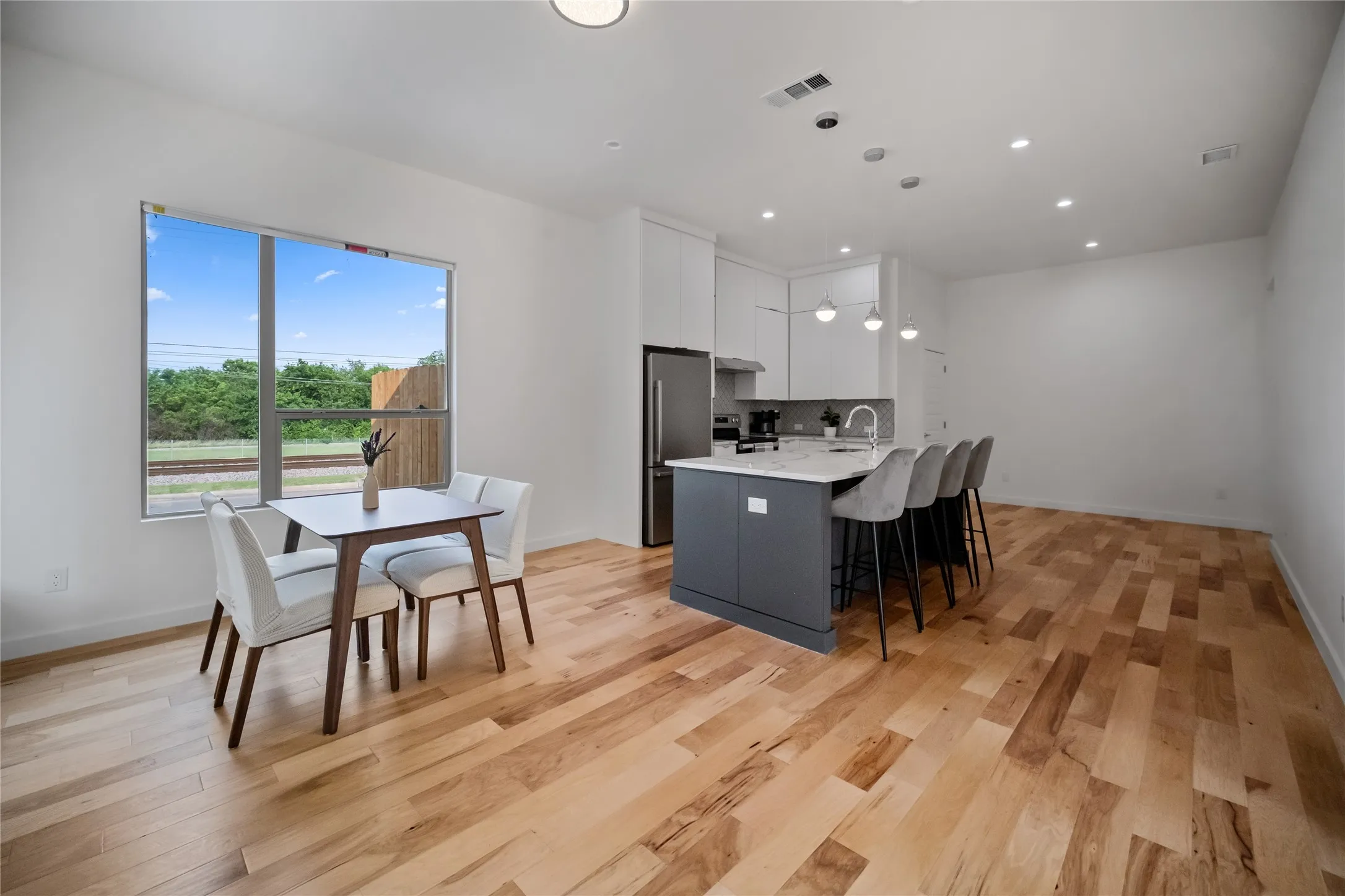 Single Family Residence For Sale in Dallas County , 1350 Strickland Street, Dallas, Texas 75216, 3 Bedrooms, 2 Bathrooms, Garage spaces, 1,568 Sqft, built in 1925, Price $305,000, mls#21333699, Real Estate Agent in Dallas, Homes For Sale in Dallas county, Homes For Sale in Dallas, Realtor in Dallas Texas, Real Estate Brokerage Independent Realty Texas, Luminita Cordes Realtor