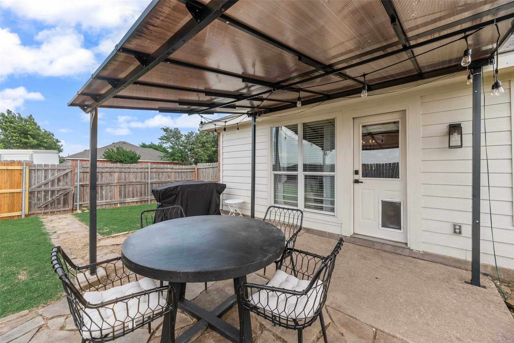 Single Family Residence For Sale in Collin County , 300 Meadow View Lane, Anna, Texas 75409, 3 Bedroom, 2 Bathroom, 2 Garage spaces, 1,479 Sqft, built in 2005, mls#21333701, Real Estate Agent in Anna, Homes For Sale in Collin county, Homes For Sale in Anna, Realtor in Anna Texas, Real Estate Brokerage Independent Realty Texas, Luminita Cordes Realtor