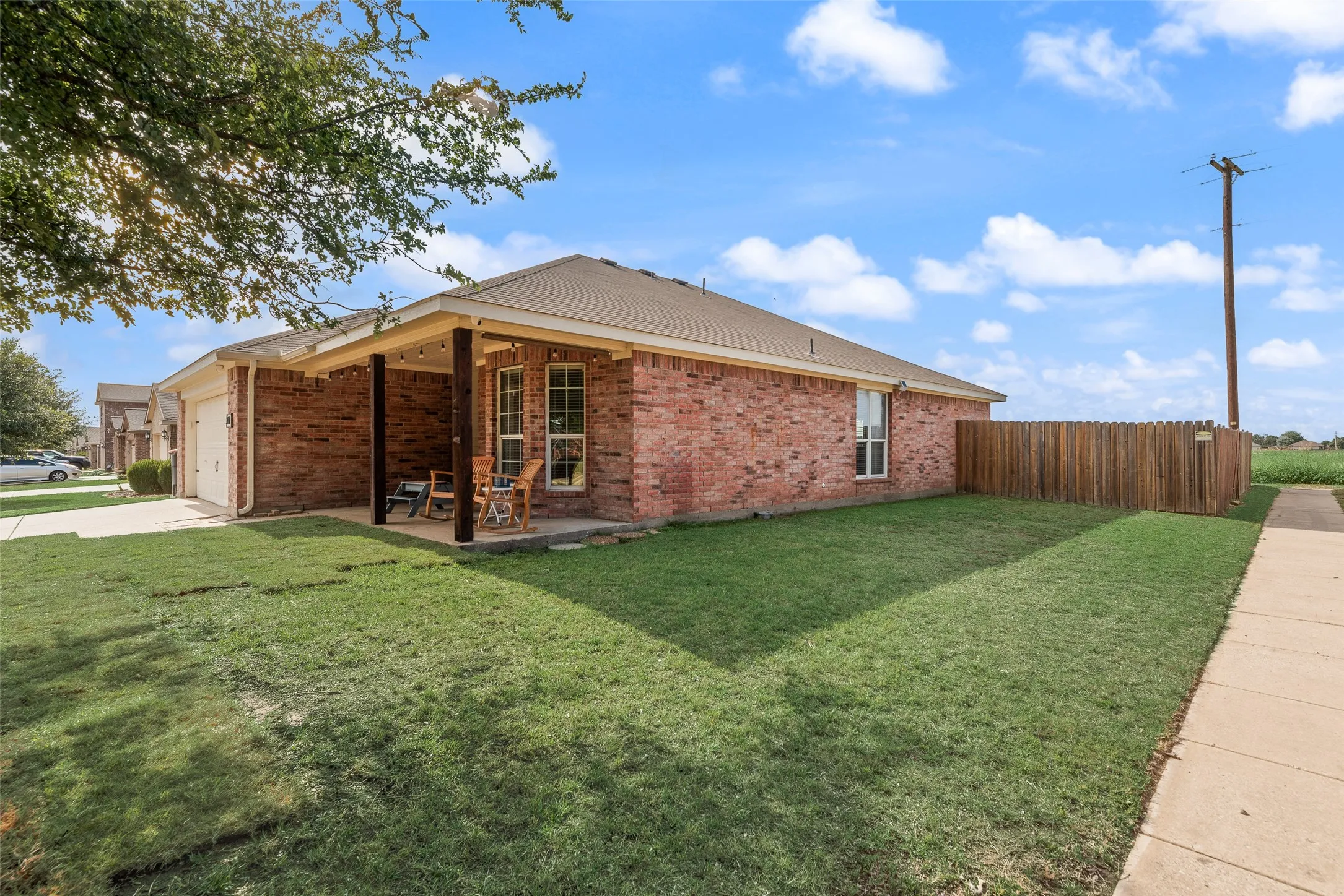Single Family Residence For Sale in Collin County , 300 Meadow View Lane, Anna, Texas 75409, 3 Bedroom, 2 Bathroom, 2 Garage spaces, 1,479 Sqft, built in 2005, mls#21333701, Real Estate Agent in Anna, Homes For Sale in Collin county, Homes For Sale in Anna, Realtor in Anna Texas, Real Estate Brokerage Independent Realty Texas, Luminita Cordes Realtor