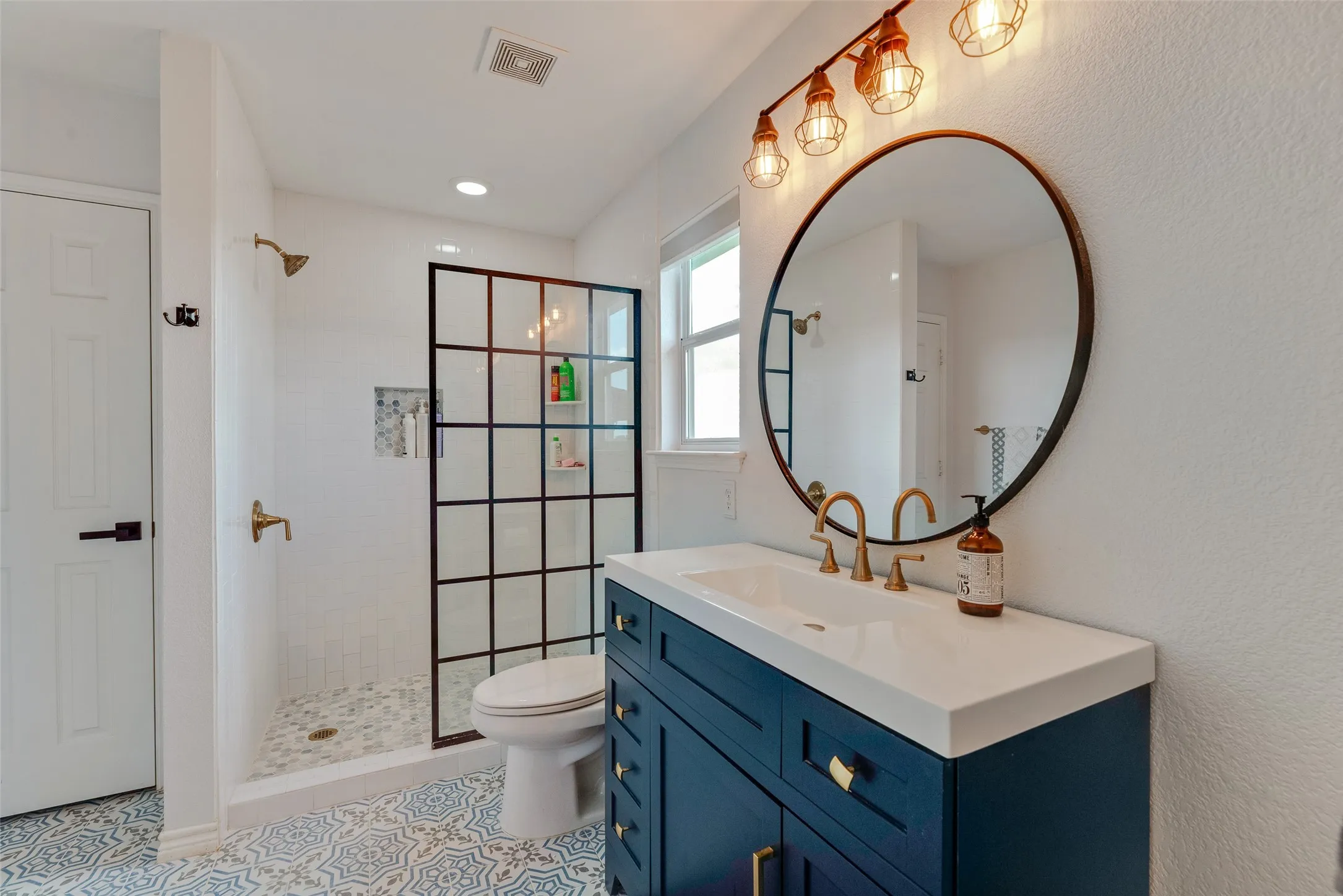 Single Family Residence For Sale in Collin County , 300 Meadow View Lane, Anna, Texas 75409, 3 Bedroom, 2 Bathroom, 2 Garage spaces, 1,479 Sqft, built in 2005, mls#21333701, Real Estate Agent in Anna, Homes For Sale in Collin county, Homes For Sale in Anna, Realtor in Anna Texas, Real Estate Brokerage Independent Realty Texas, Luminita Cordes Realtor