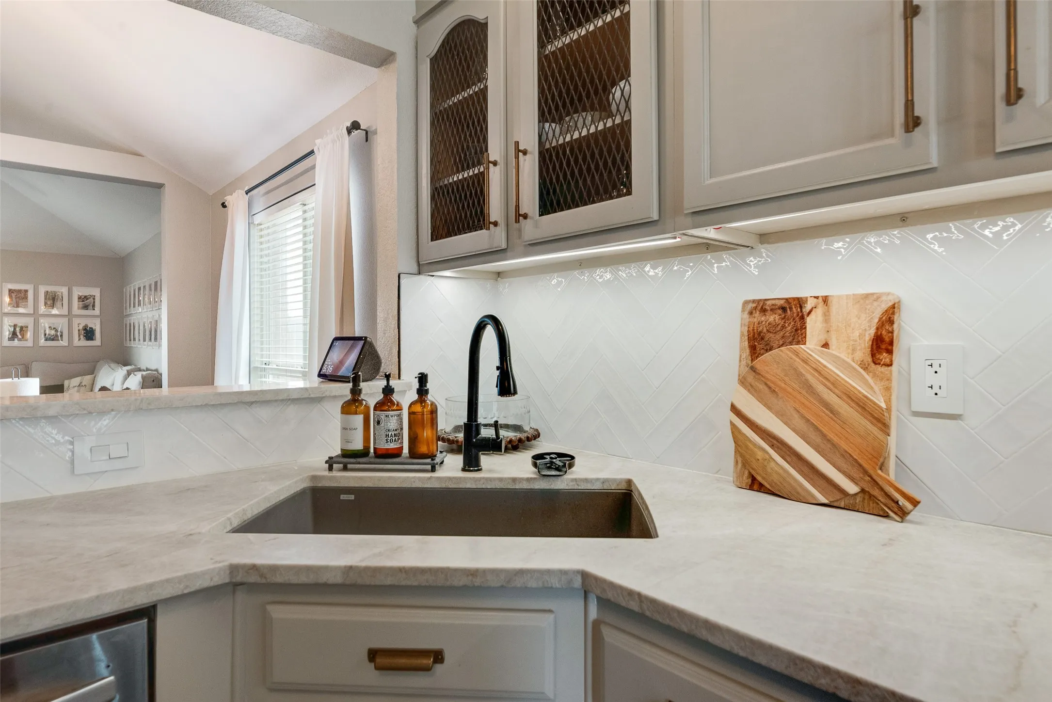 Single Family Residence For Sale in Collin County , 300 Meadow View Lane, Anna, Texas 75409, 3 Bedroom, 2 Bathroom, 2 Garage spaces, 1,479 Sqft, built in 2005, mls#21333701, Real Estate Agent in Anna, Homes For Sale in Collin county, Homes For Sale in Anna, Realtor in Anna Texas, Real Estate Brokerage Independent Realty Texas, Luminita Cordes Realtor