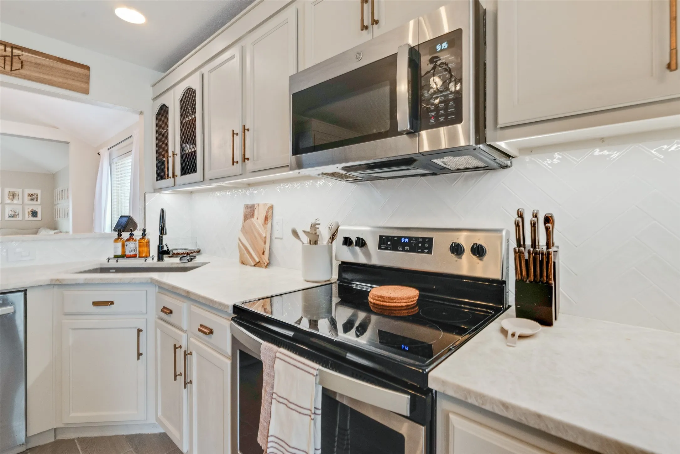 Single Family Residence For Sale in Collin County , 300 Meadow View Lane, Anna, Texas 75409, 3 Bedroom, 2 Bathroom, 2 Garage spaces, 1,479 Sqft, built in 2005, mls#21333701, Real Estate Agent in Anna, Homes For Sale in Collin county, Homes For Sale in Anna, Realtor in Anna Texas, Real Estate Brokerage Independent Realty Texas, Luminita Cordes Realtor