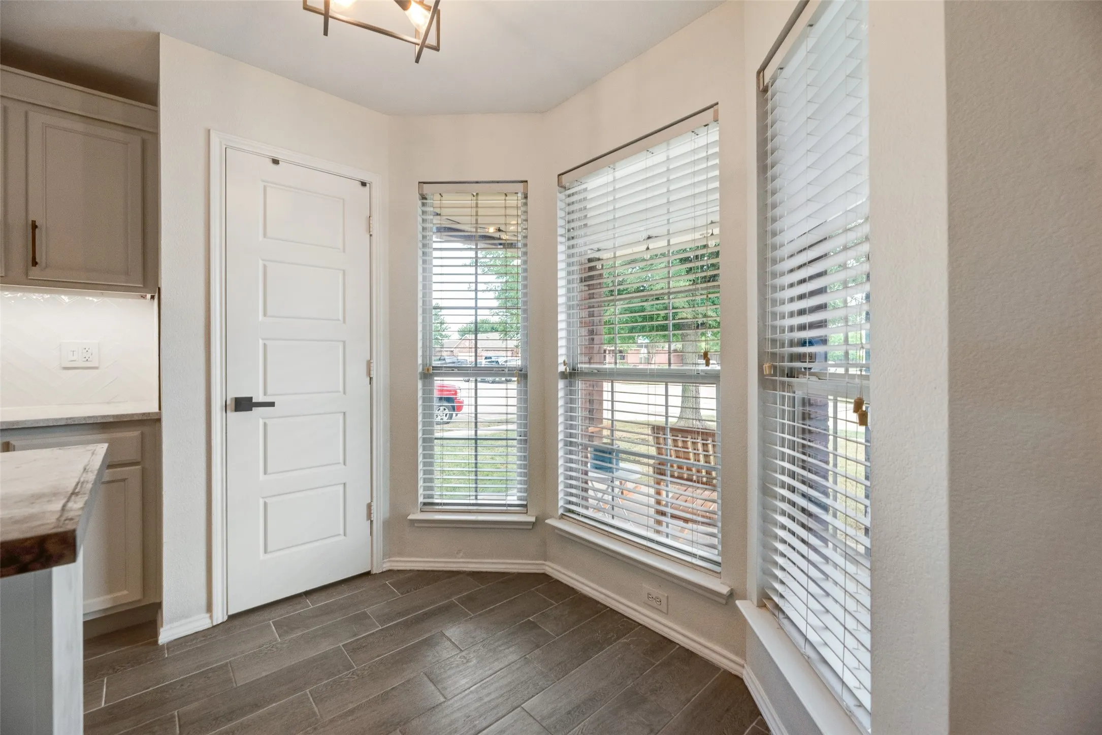 Single Family Residence For Sale in Collin County , 300 Meadow View Lane, Anna, Texas 75409, 3 Bedroom, 2 Bathroom, 2 Garage spaces, 1,479 Sqft, built in 2005, mls#21333701, Real Estate Agent in Anna, Homes For Sale in Collin county, Homes For Sale in Anna, Realtor in Anna Texas, Real Estate Brokerage Independent Realty Texas, Luminita Cordes Realtor