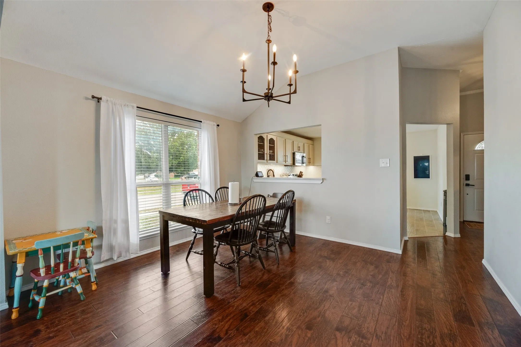 Single Family Residence For Sale in Collin County , 300 Meadow View Lane, Anna, Texas 75409, 3 Bedroom, 2 Bathroom, 2 Garage spaces, 1,479 Sqft, built in 2005, mls#21333701, Real Estate Agent in Anna, Homes For Sale in Collin county, Homes For Sale in Anna, Realtor in Anna Texas, Real Estate Brokerage Independent Realty Texas, Luminita Cordes Realtor