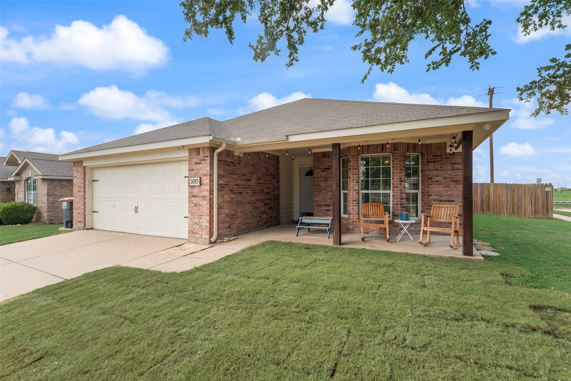 Single Family Residence For Sale in Collin County , 300 Meadow View Lane, Anna, Texas 75409, 3 Bedroom, 2 Bathroom, 2 Garage spaces, 1,479 Sqft, built in 2005, mls#21333701, Real Estate Agent in Anna, Homes For Sale in Collin county, Homes For Sale in Anna, Realtor in Anna Texas, Real Estate Brokerage Independent Realty Texas, Luminita Cordes Realtor