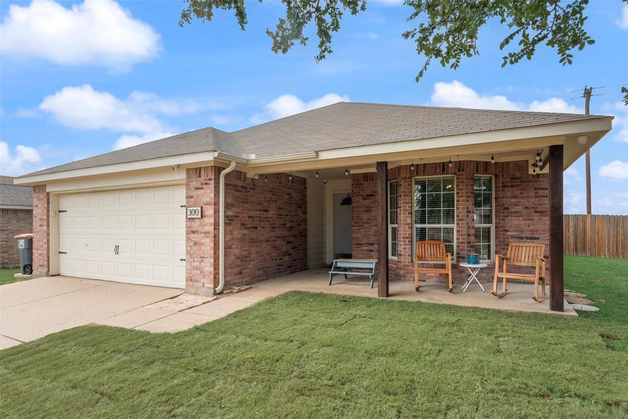 Single Family Residence For Sale in Collin County , 300 Meadow View Lane, Anna, Texas 75409, 3 Bedroom, 2 Bathroom, 2 Garage spaces, 1,479 Sqft, built in 2005, mls#21333701, Real Estate Agent in Anna, Homes For Sale in Collin county, Homes For Sale in Anna, Realtor in Anna Texas, Real Estate Brokerage Independent Realty Texas, Luminita Cordes Realtor