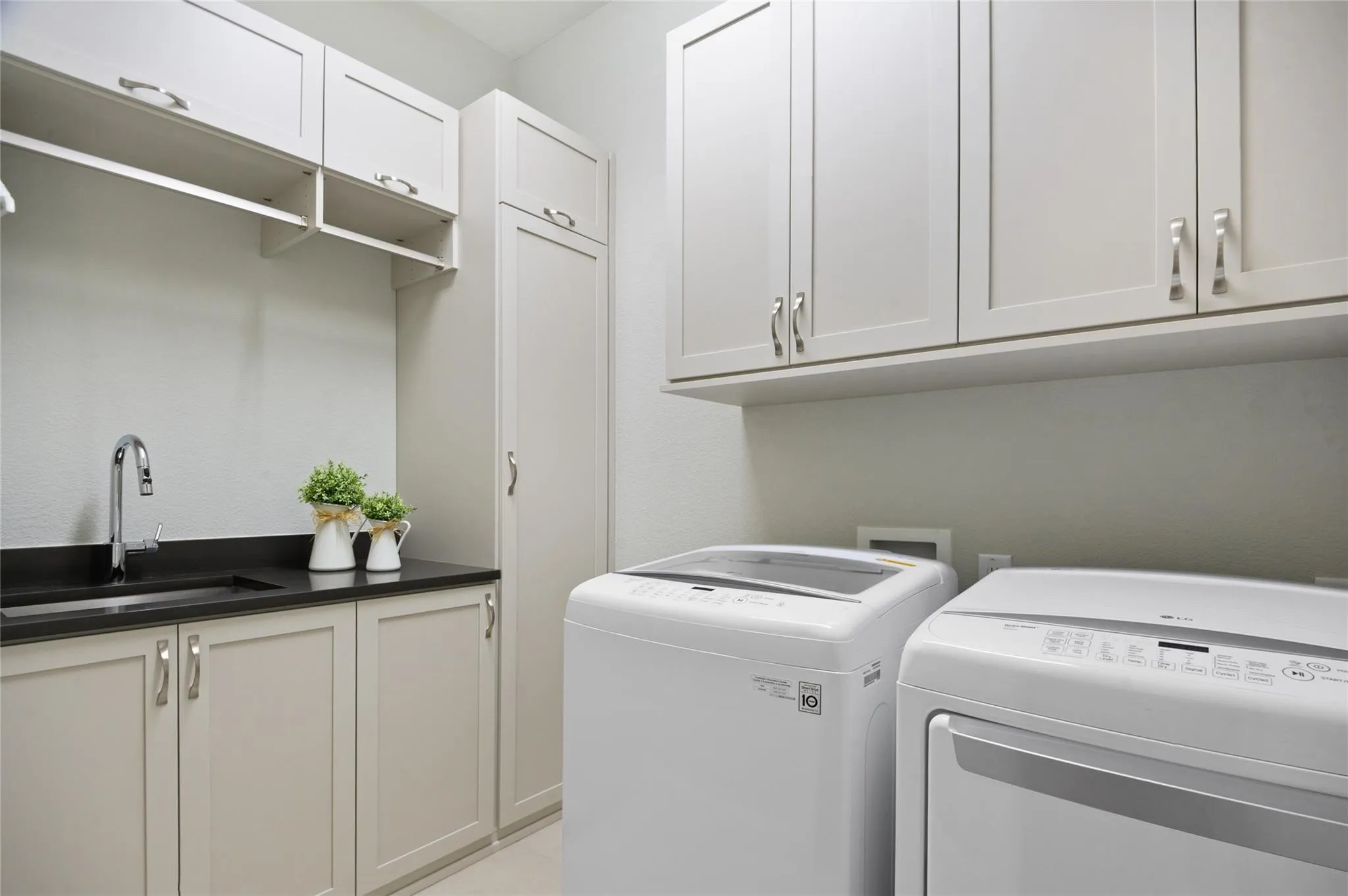 Single Family Residence For Sale in Collin County , 6905 St Georges Drive, Mc Kinney, Texas 75070, 4 Bedroom, 4 Bathroom, 3 Garage spaces, 3,493 Sqft, built in 2016, mls#21329470, Real Estate Agent in Mc Kinney, Homes For Sale in Collin county, Homes For Sale in Mc Kinney, Realtor in Mc Kinney Texas, Real Estate Brokerage Independent Realty Texas, Luminita Cordes Realtor