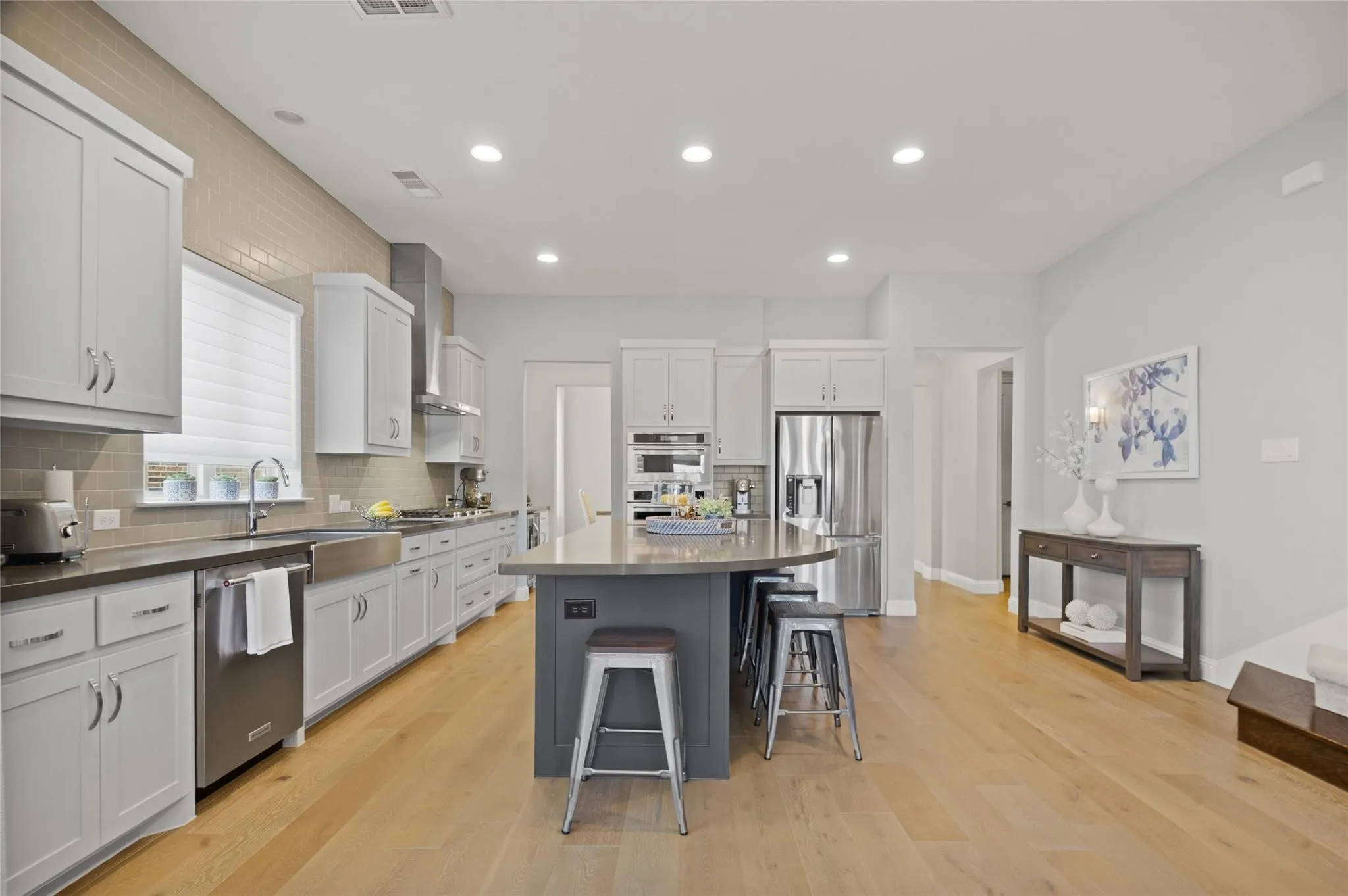 Single Family Residence For Sale in Collin County , 6905 St Georges Drive, Mc Kinney, Texas 75070, 4 Bedroom, 4 Bathroom, 3 Garage spaces, 3,493 Sqft, built in 2016, mls#21329470, Real Estate Agent in Mc Kinney, Homes For Sale in Collin county, Homes For Sale in Mc Kinney, Realtor in Mc Kinney Texas, Real Estate Brokerage Independent Realty Texas, Luminita Cordes Realtor