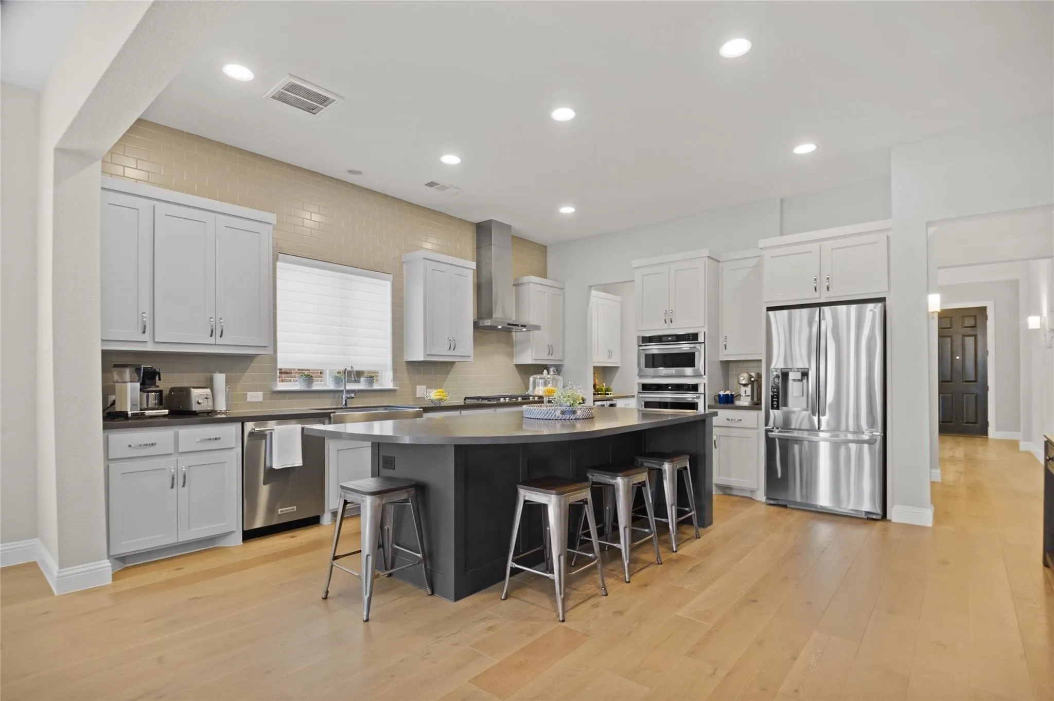 Single Family Residence For Sale in Collin County , 6905 St Georges Drive, Mc Kinney, Texas 75070, 4 Bedroom, 4 Bathroom, 3 Garage spaces, 3,493 Sqft, built in 2016, mls#21329470, Real Estate Agent in Mc Kinney, Homes For Sale in Collin county, Homes For Sale in Mc Kinney, Realtor in Mc Kinney Texas, Real Estate Brokerage Independent Realty Texas, Luminita Cordes Realtor