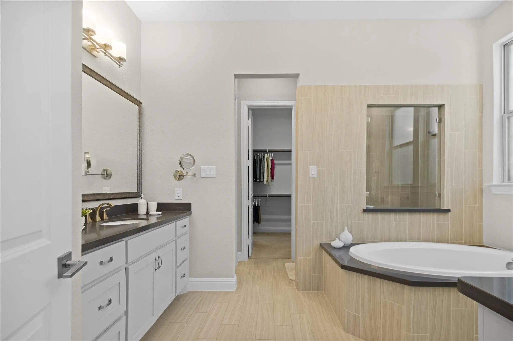 Single Family Residence For Sale in Collin County , 6905 St Georges Drive, Mc Kinney, Texas 75070, 4 Bedroom, 4 Bathroom, 3 Garage spaces, 3,493 Sqft, built in 2016, mls#21329470, Real Estate Agent in Mc Kinney, Homes For Sale in Collin county, Homes For Sale in Mc Kinney, Realtor in Mc Kinney Texas, Real Estate Brokerage Independent Realty Texas, Luminita Cordes Realtor