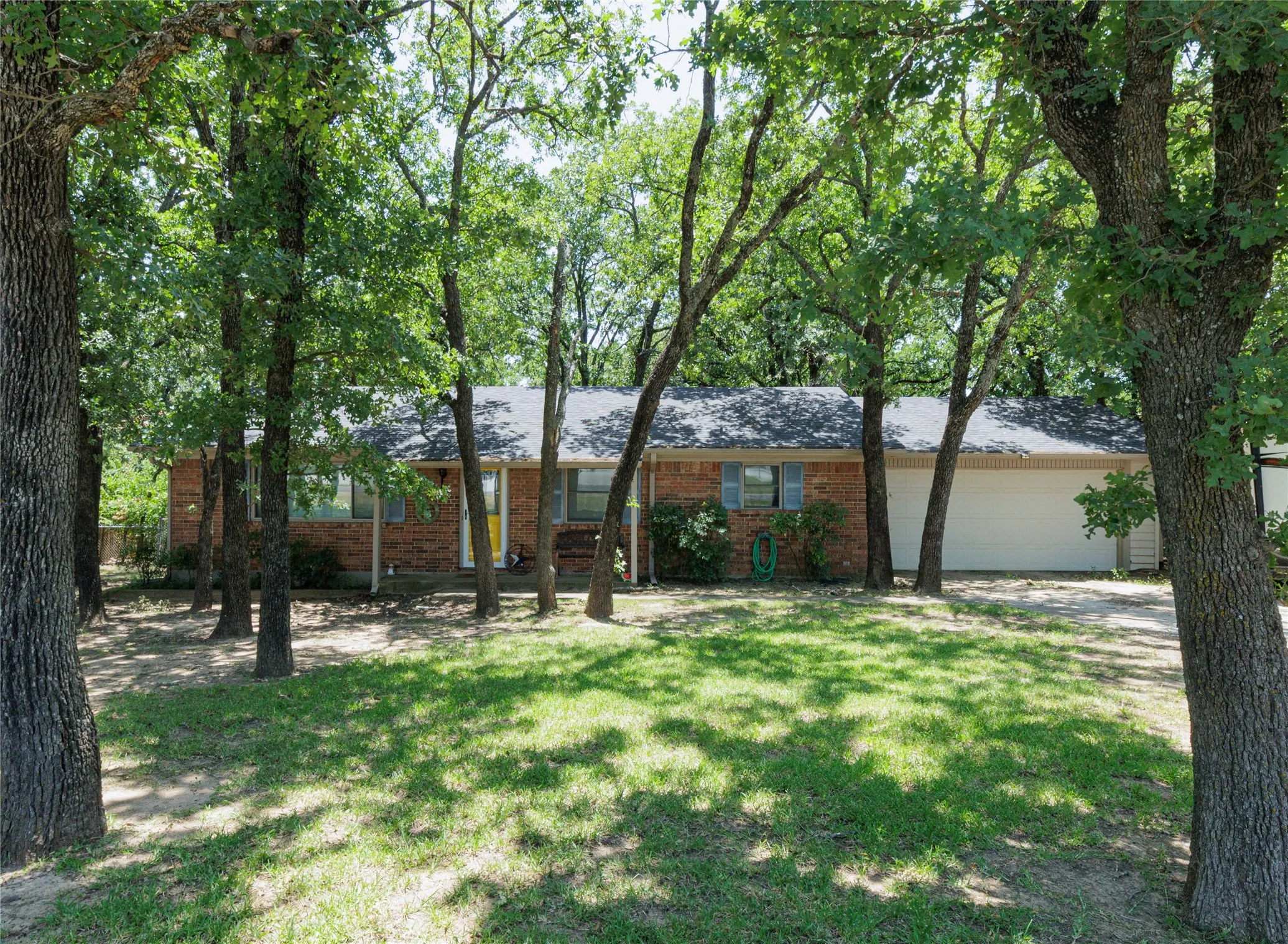 Single Family Residence For Sale in Cooke County , 4594 FM 678, Gainesville, Texas 76240, 3 Bedroom, 2 Bathroom, 2 Garage spaces, 1,232 Sqft, built in 1971, mls#21331576, Real Estate Agent in Gainesville, Homes For Sale in Cooke county, Homes For Sale in Gainesville, Realtor in Gainesville Texas, Real Estate Brokerage Independent Realty Texas, Luminita Cordes Realtor