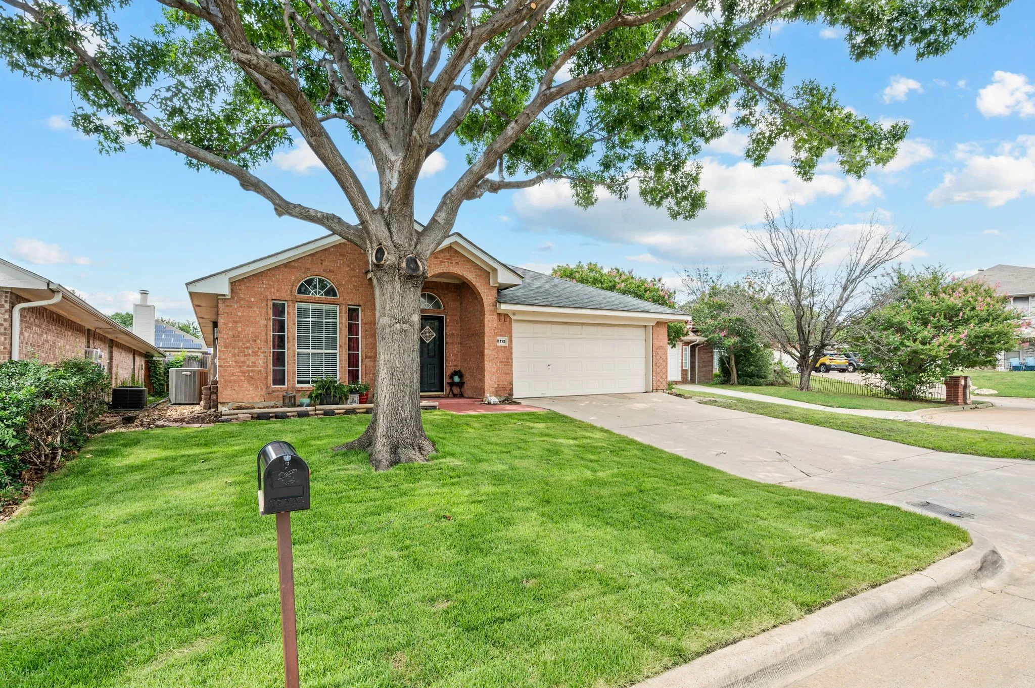 Single Family Residence For Sale in Tarrant County , 8112 Heritage Place Drive, Fort Worth, Texas 76137, 4 Bedroom, 2 Bathroom, 2 Garage spaces, 1,825 Sqft, built in 1995, mls#21329360, Real Estate Agent in Fort Worth, Homes For Sale in Tarrant county, Homes For Sale in Fort Worth, Realtor in Fort Worth Texas, Real Estate Brokerage Independent Realty Texas, Luminita Cordes Realtor