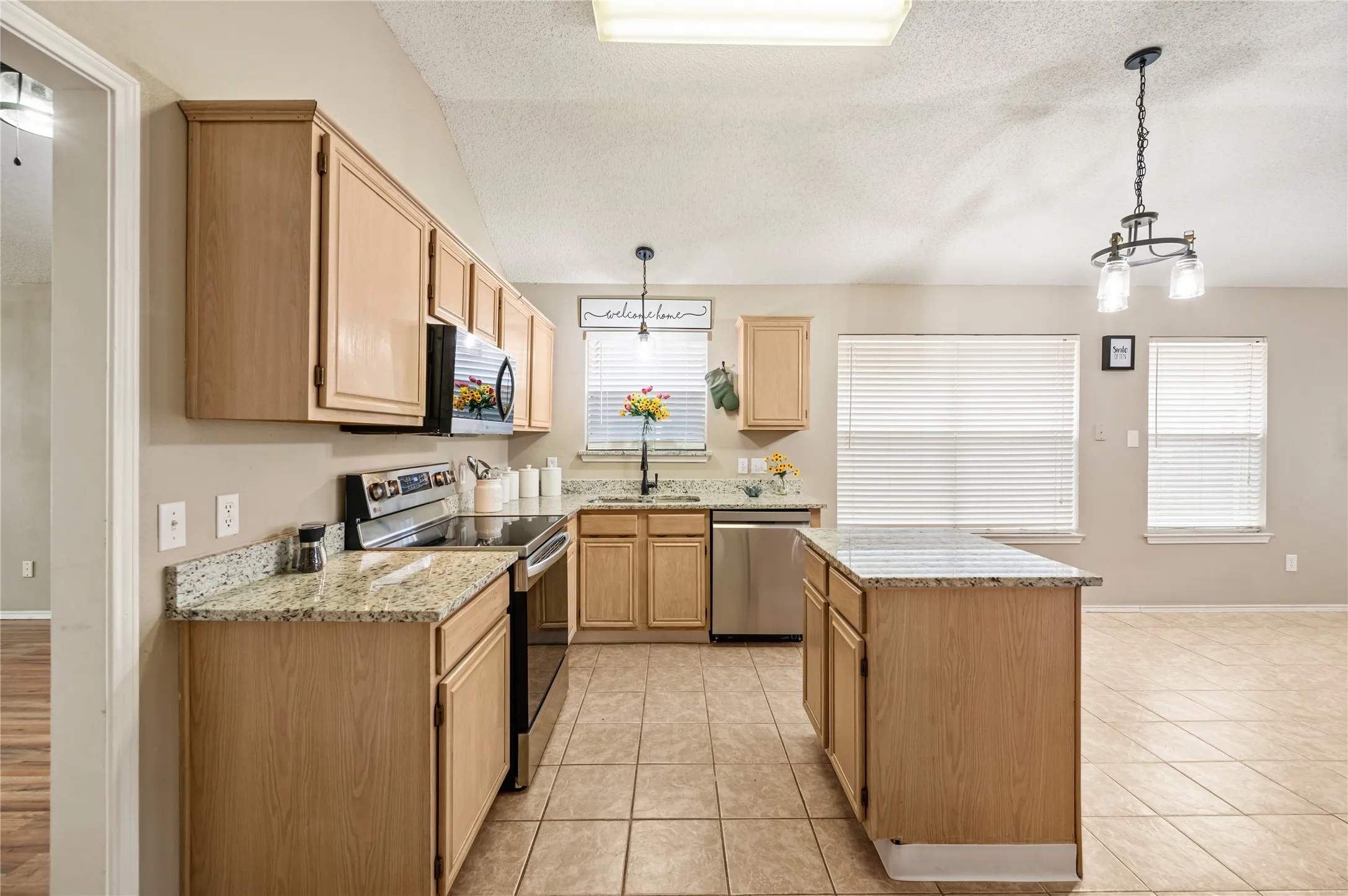 Single Family Residence For Sale in Tarrant County , 8112 Heritage Place Drive, Fort Worth, Texas 76137, 4 Bedroom, 2 Bathroom, 2 Garage spaces, 1,825 Sqft, built in 1995, mls#21329360, Real Estate Agent in Fort Worth, Homes For Sale in Tarrant county, Homes For Sale in Fort Worth, Realtor in Fort Worth Texas, Real Estate Brokerage Independent Realty Texas, Luminita Cordes Realtor