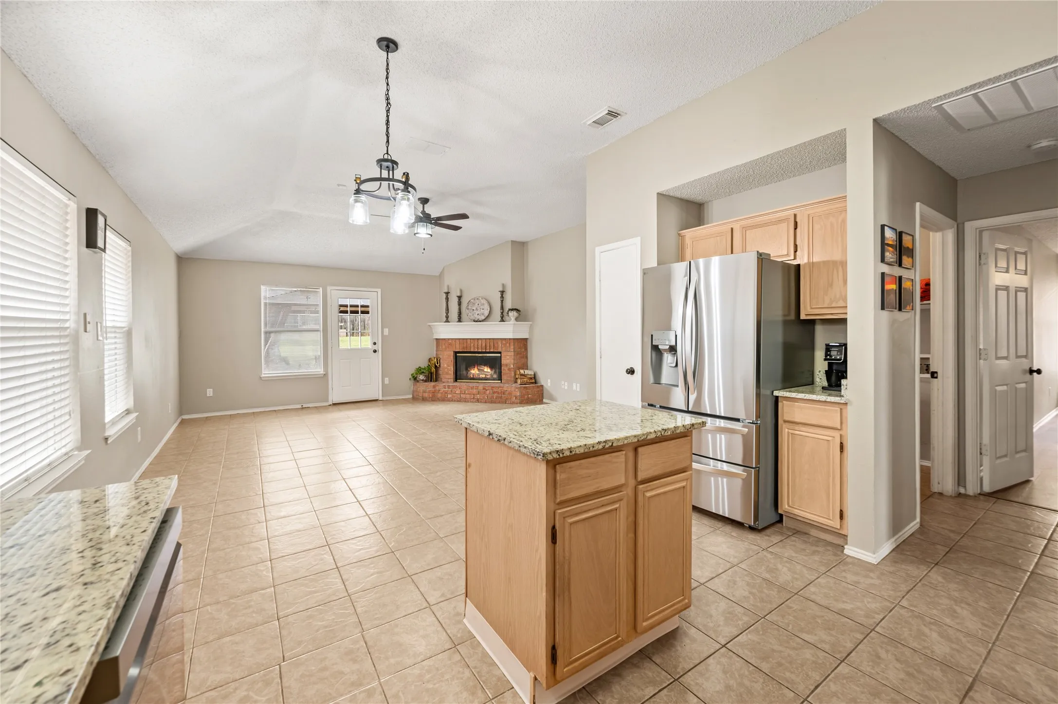 Single Family Residence For Sale in Tarrant County , 8112 Heritage Place Drive, Fort Worth, Texas 76137, 4 Bedroom, 2 Bathroom, 2 Garage spaces, 1,825 Sqft, built in 1995, mls#21329360, Real Estate Agent in Fort Worth, Homes For Sale in Tarrant county, Homes For Sale in Fort Worth, Realtor in Fort Worth Texas, Real Estate Brokerage Independent Realty Texas, Luminita Cordes Realtor